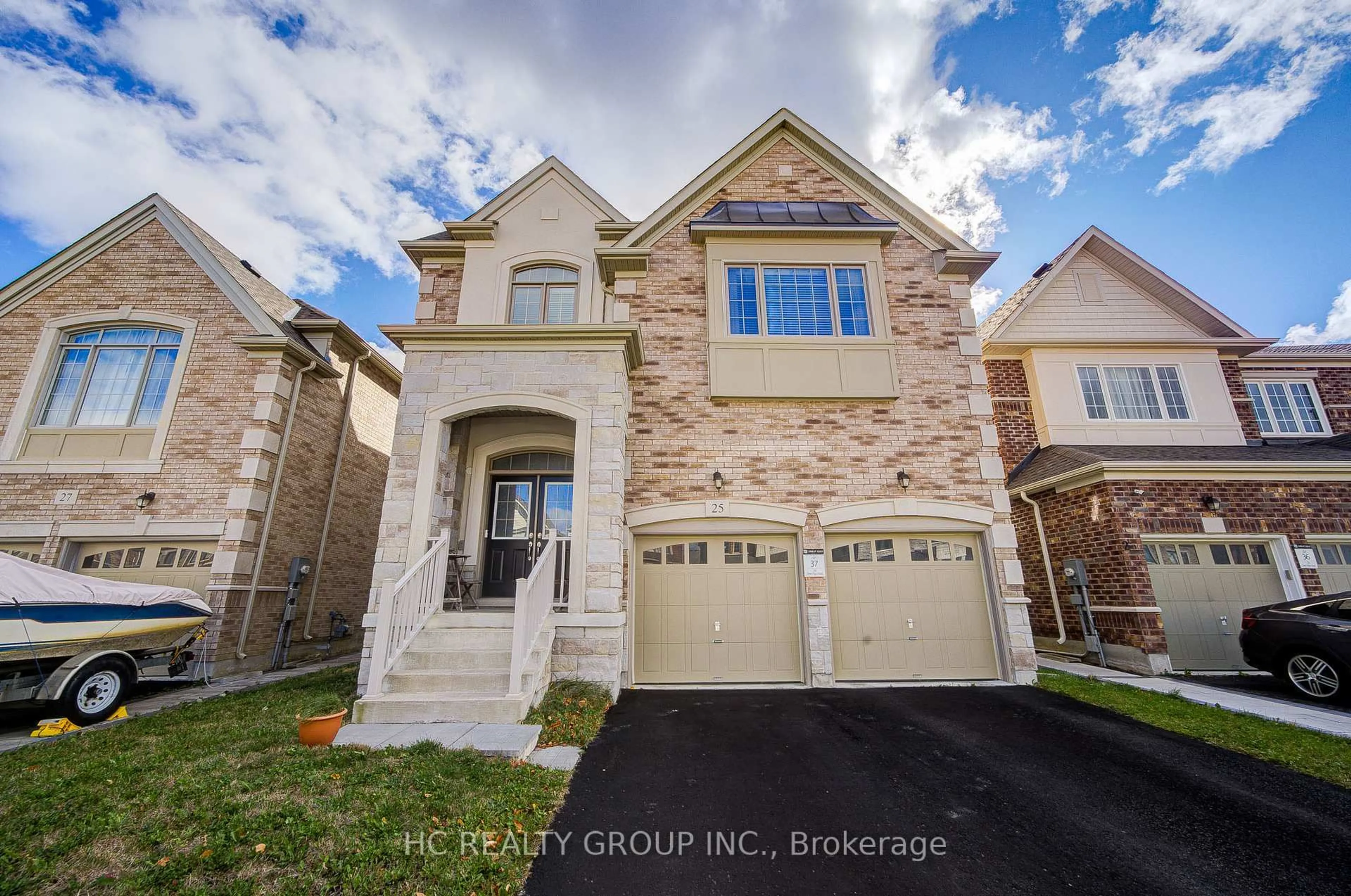 Home with brick exterior material, street for 25 Deer Pass Rd, East Gwillimbury Ontario L9N 0L6