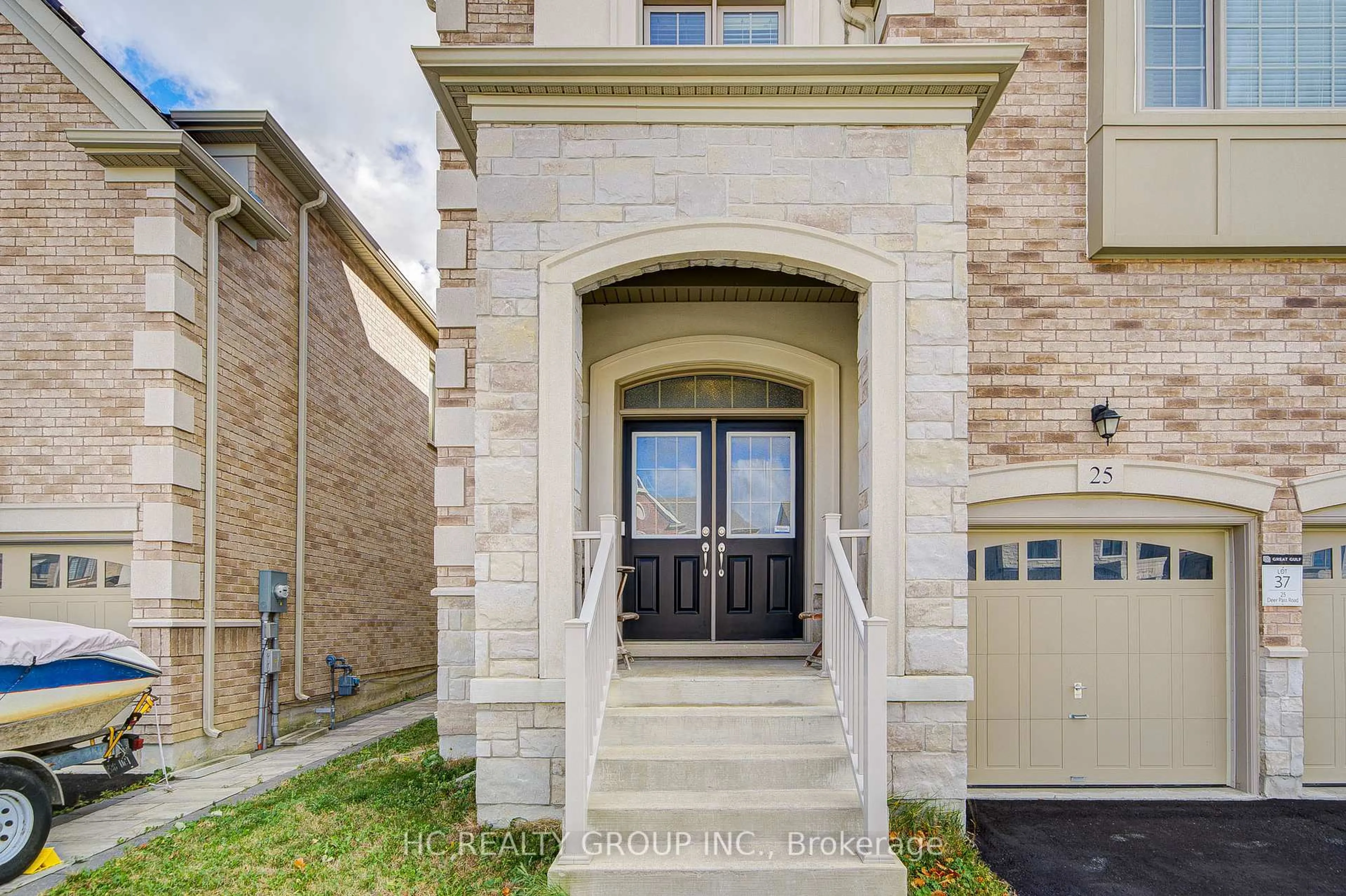 Unknown for 25 Deer Pass Rd, East Gwillimbury Ontario L9N 0L6