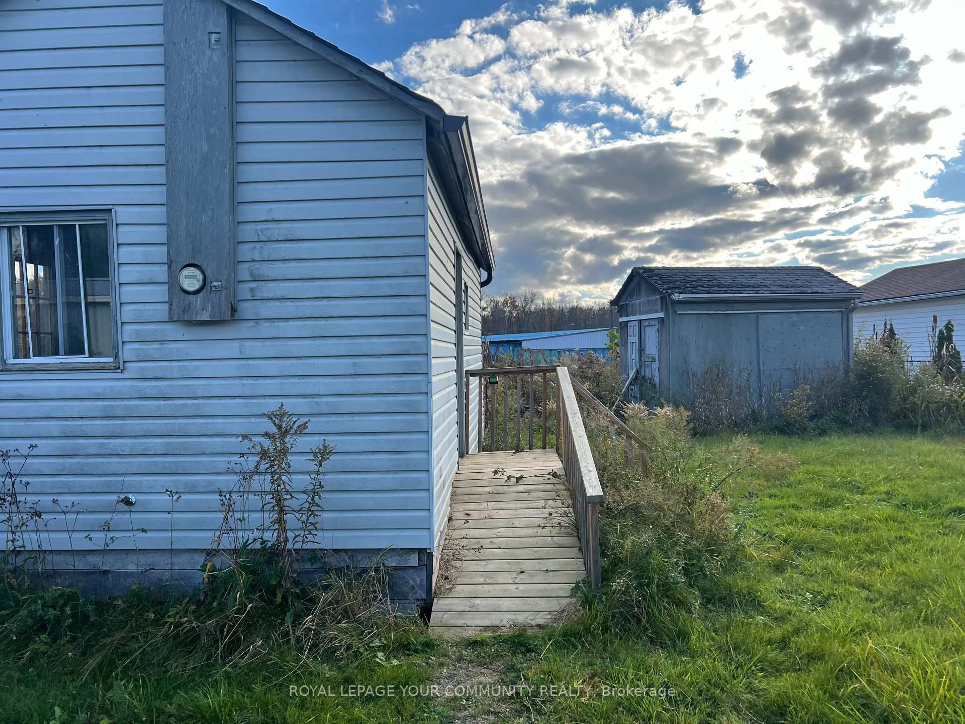 Shed for 8 Island Dr, Georgina Ontario L0E 1S0