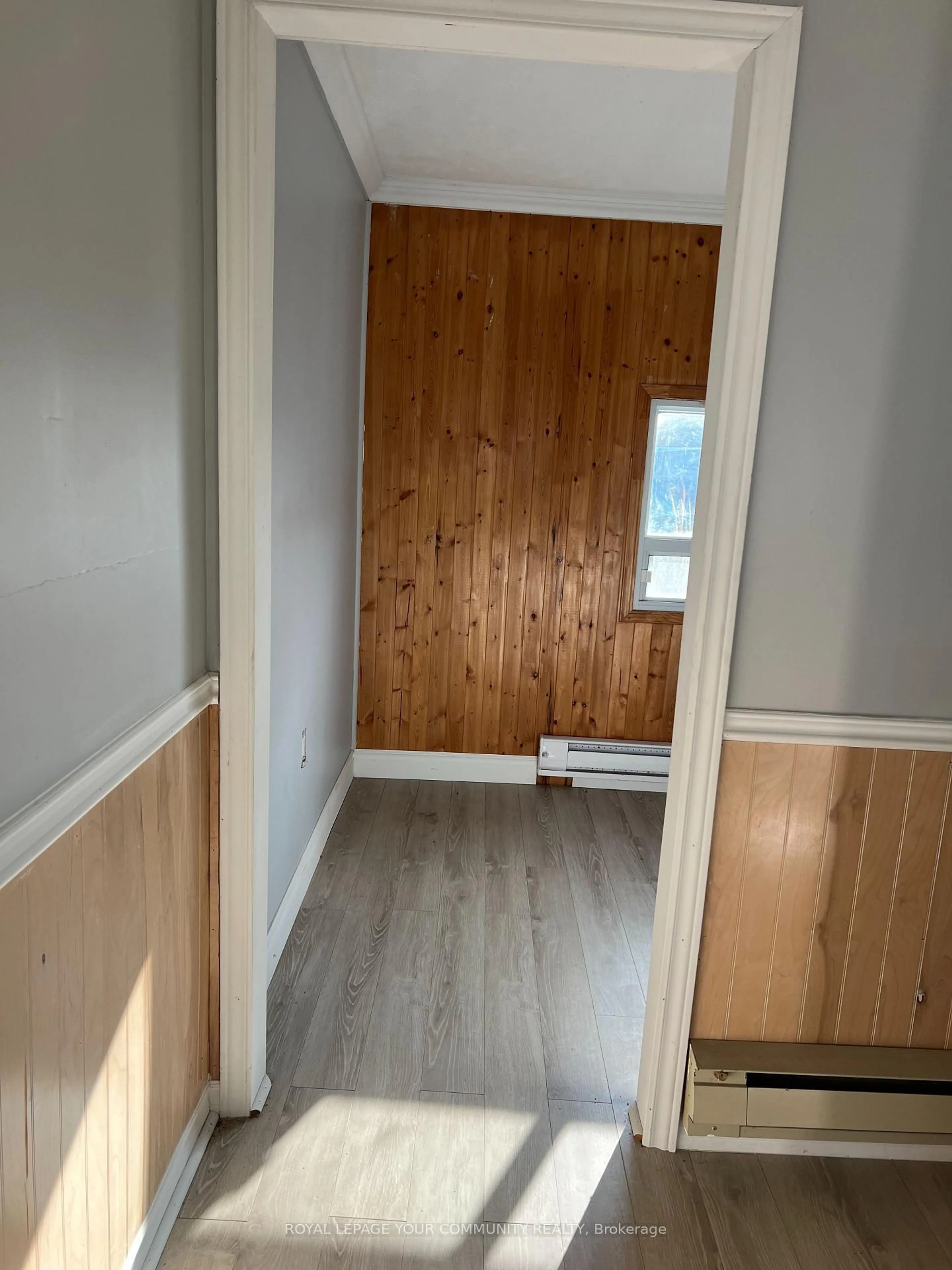 A pic of a room for 8 Island Dr, Georgina Ontario L0E 1S0