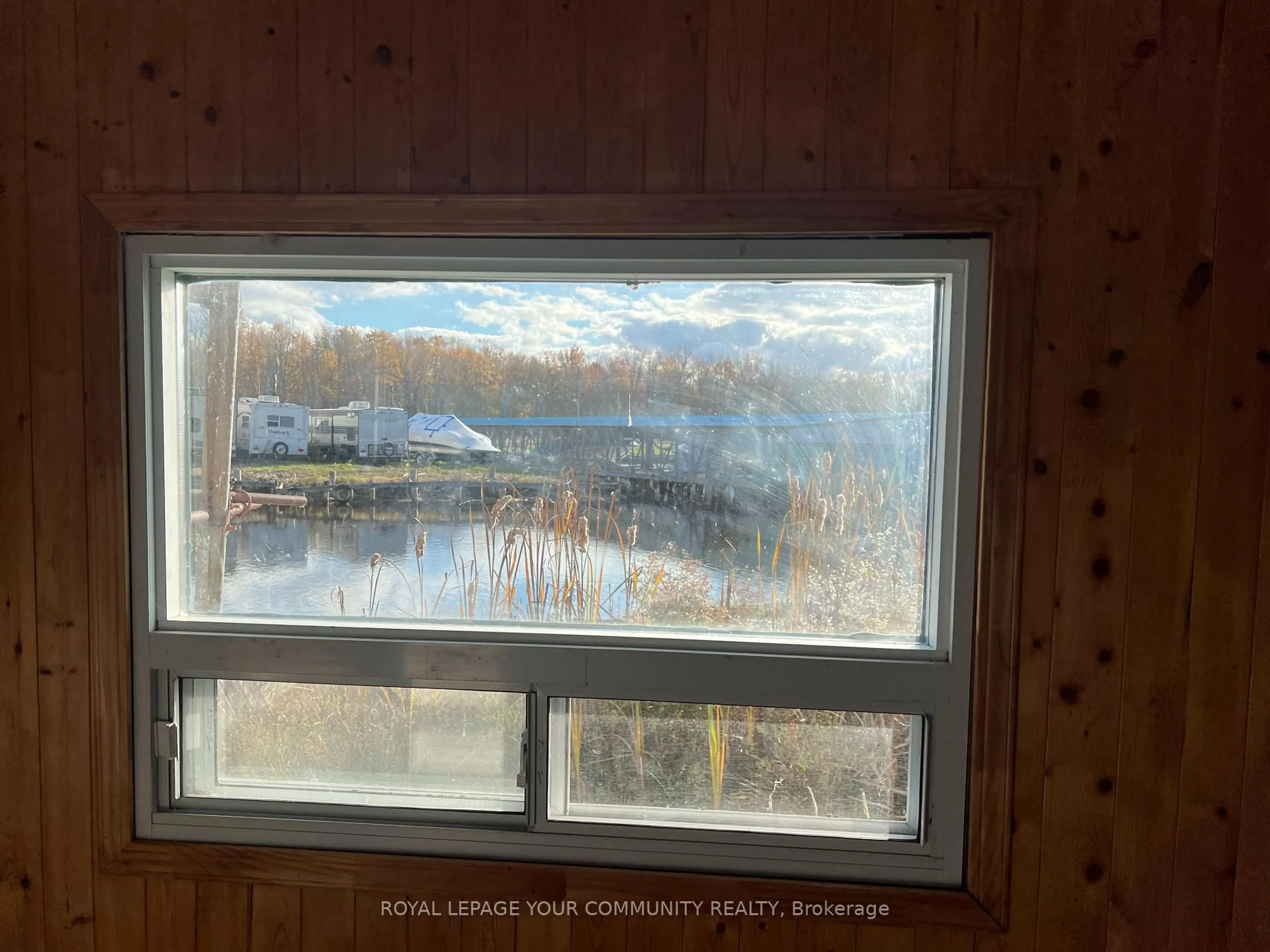 Blurry image for 8 Island Dr, Georgina Ontario L0E 1S0