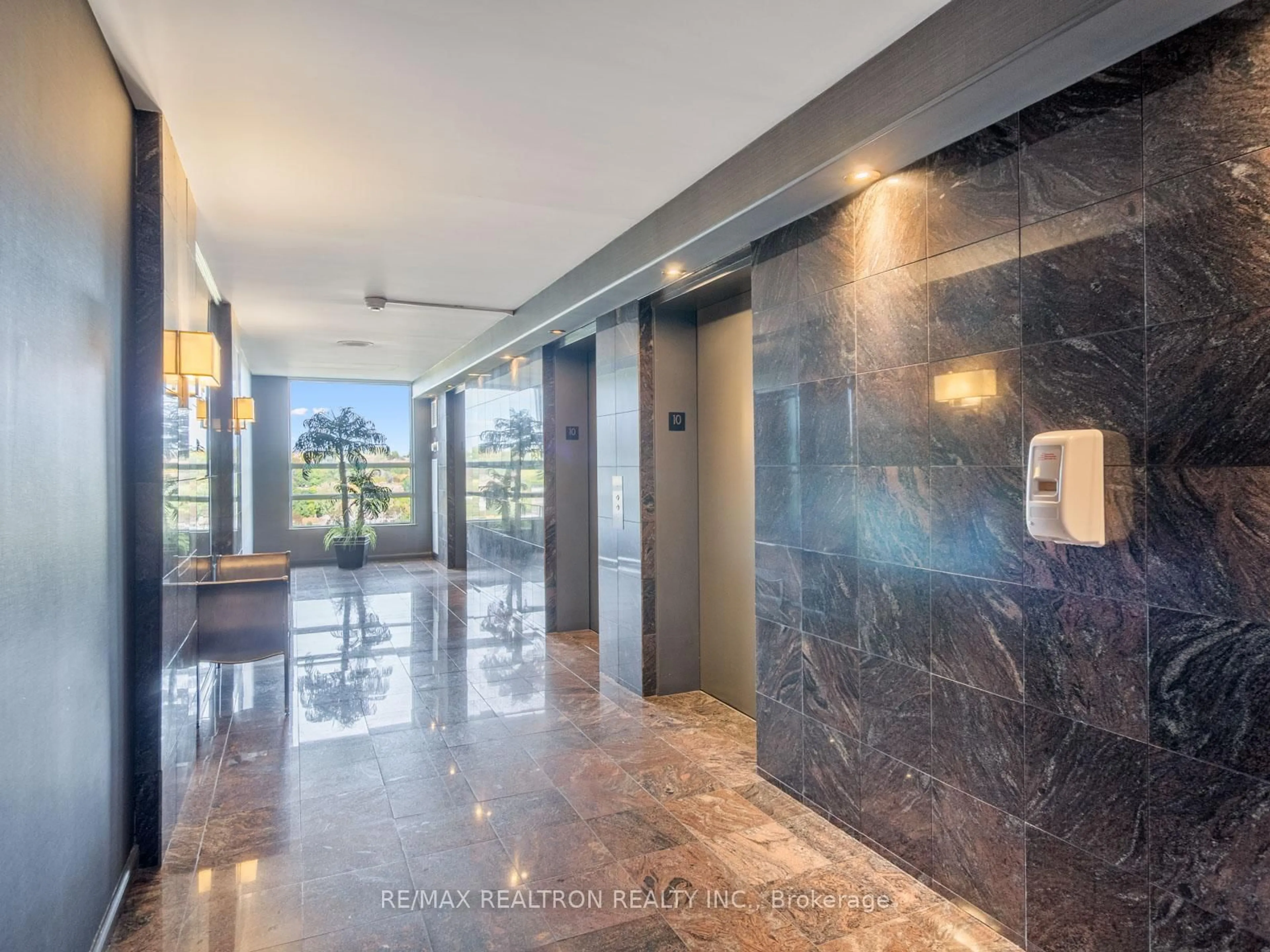 Indoor foyer for 7905 BAYVIEW Ave #1005, Markham Ontario L3T 7N3