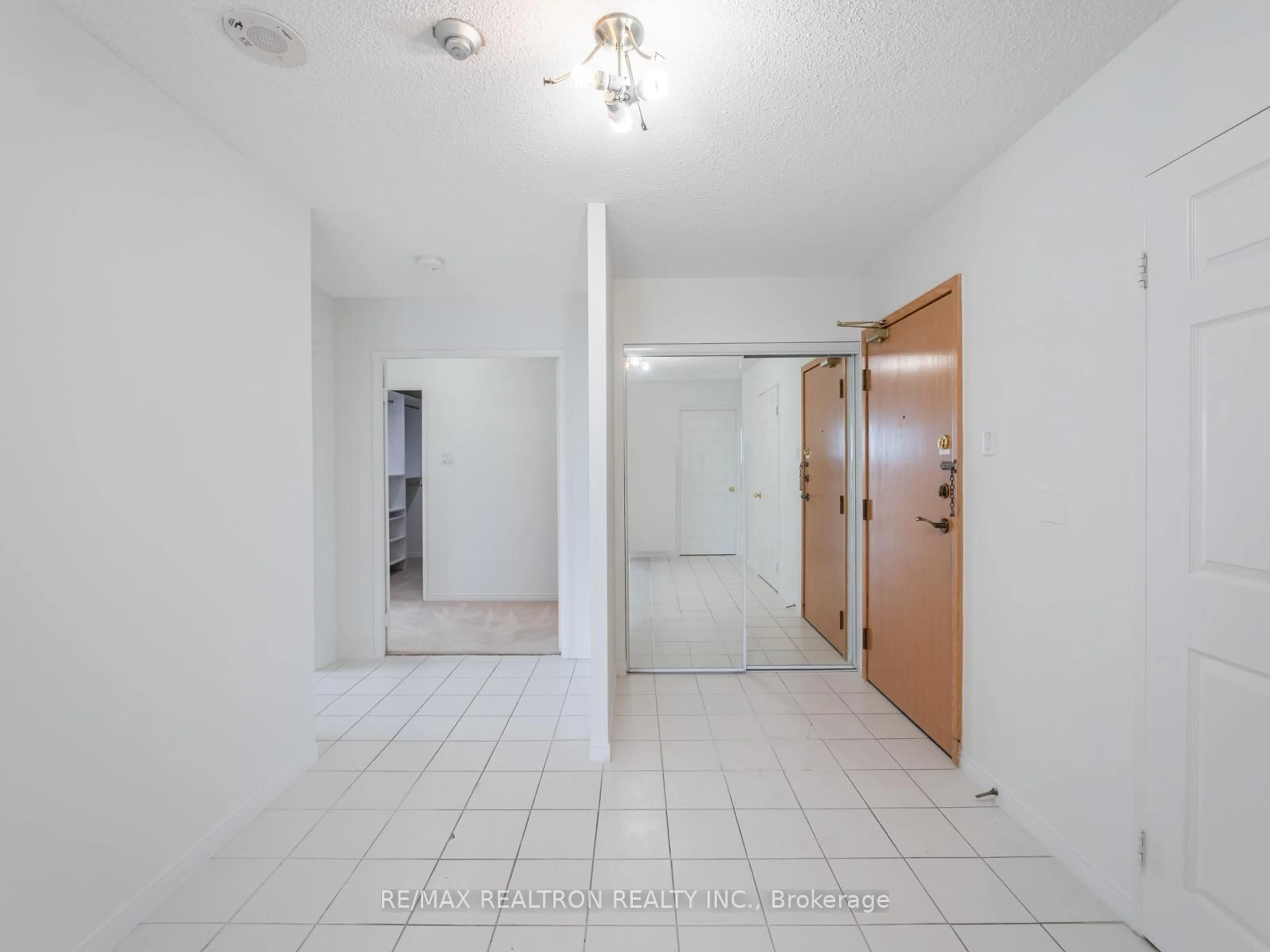 Indoor foyer for 7905 BAYVIEW Ave #1005, Markham Ontario L3T 7N3