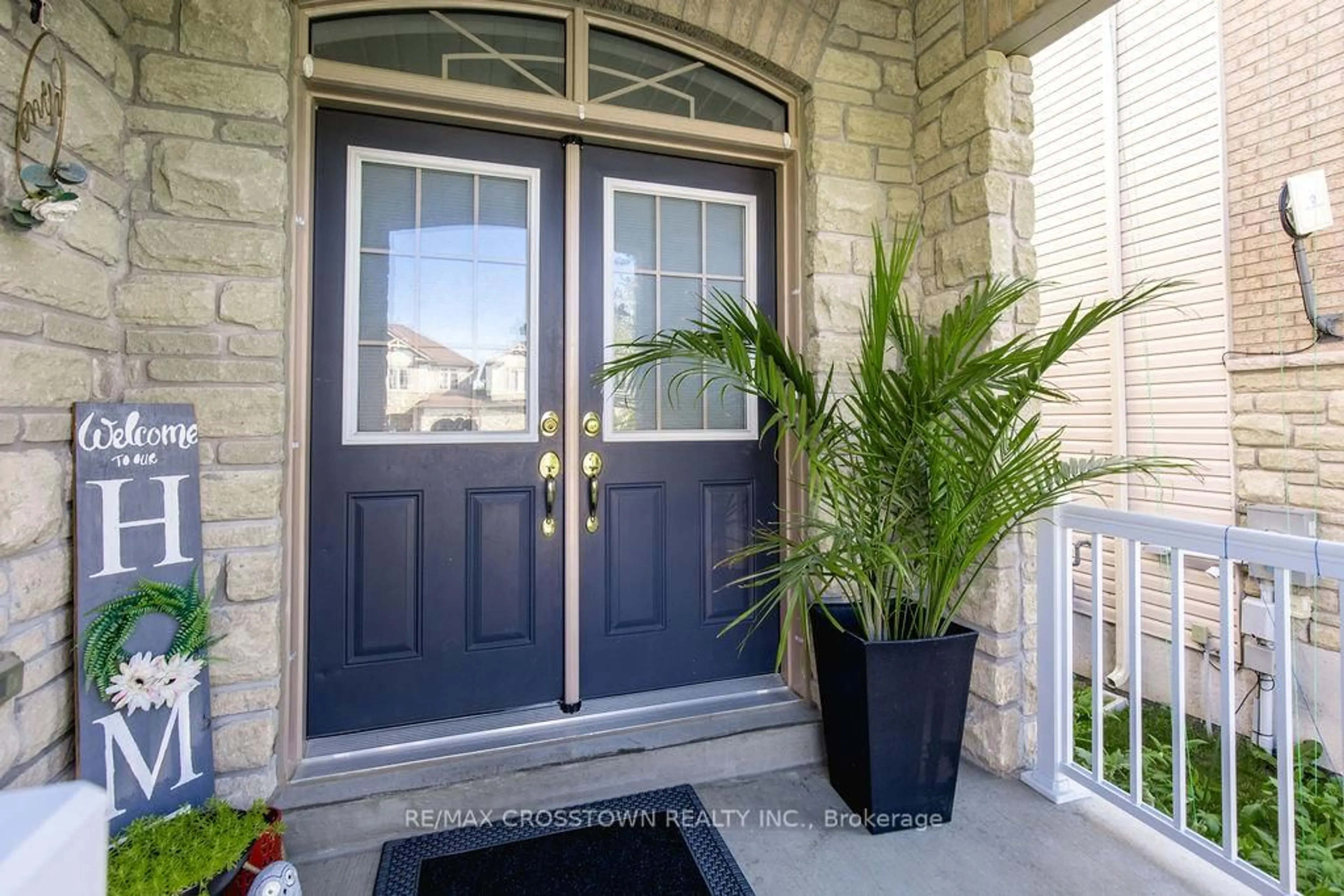 Indoor entryway for 49 Greenwood Dr, Essa Ontario L3W 0N5