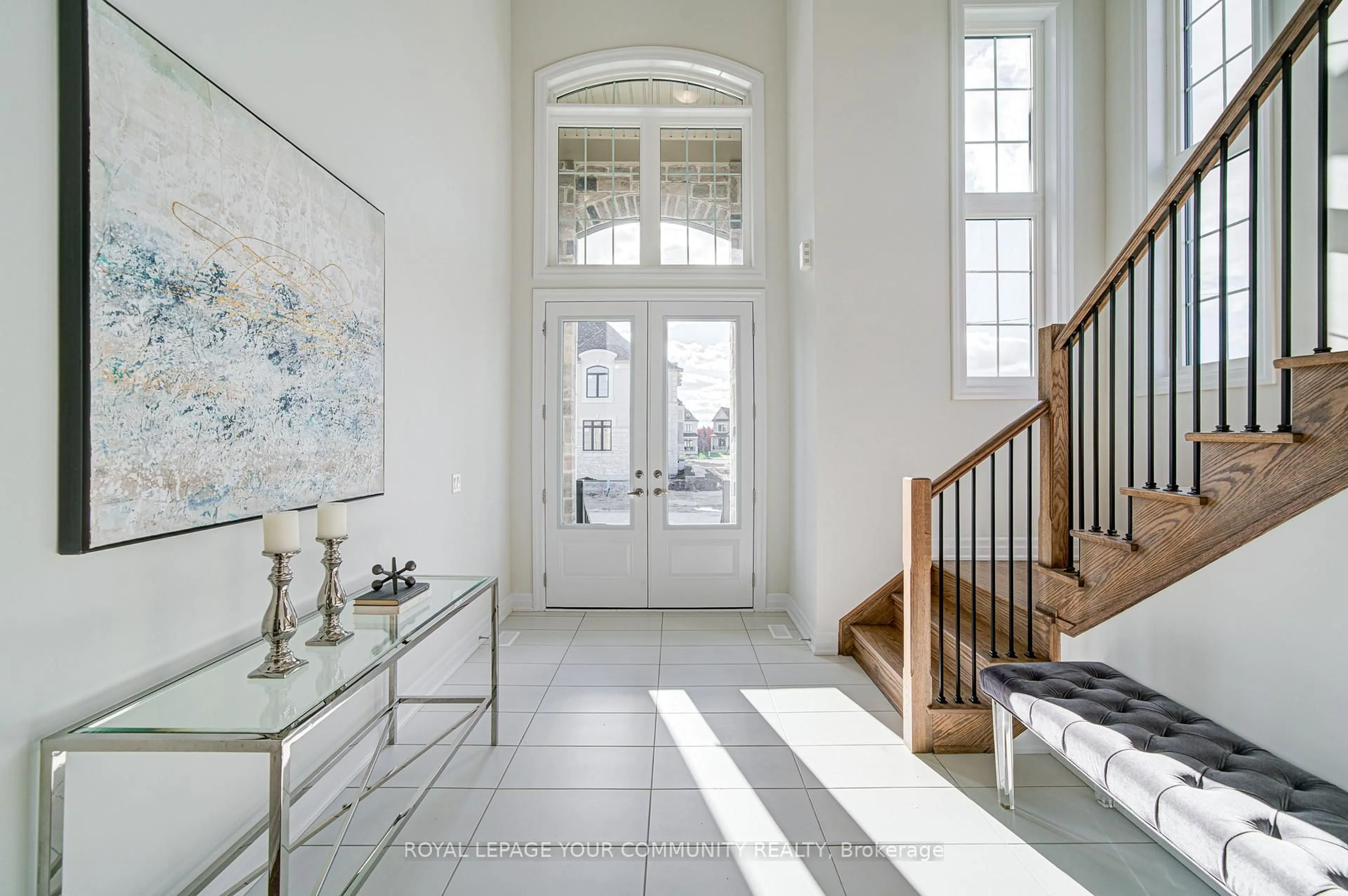Indoor entryway for 18 Shadyridge St, King Ontario L7B 1B4