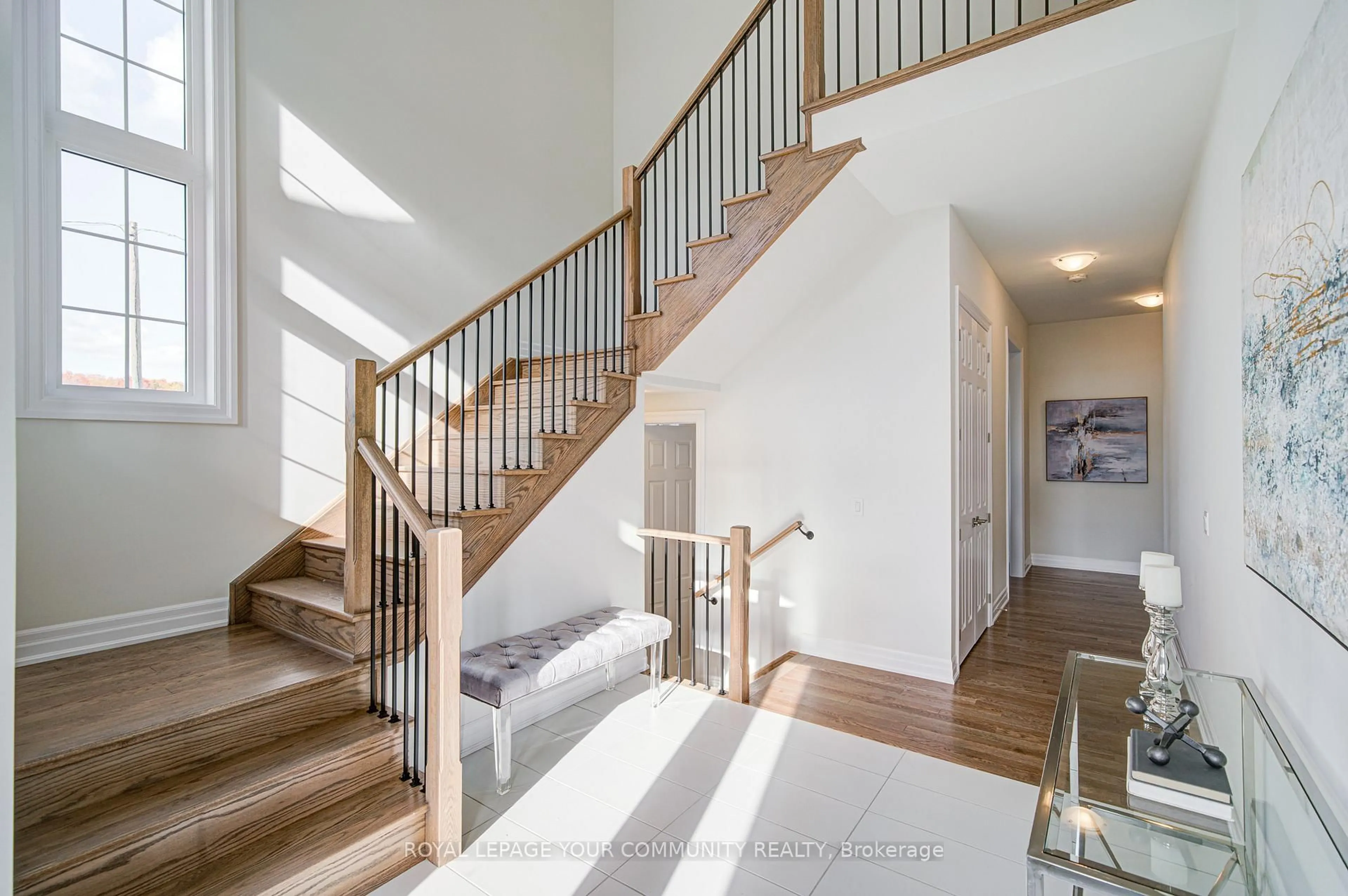Stairs for 18 Shadyridge St, King Ontario L7B 1B4