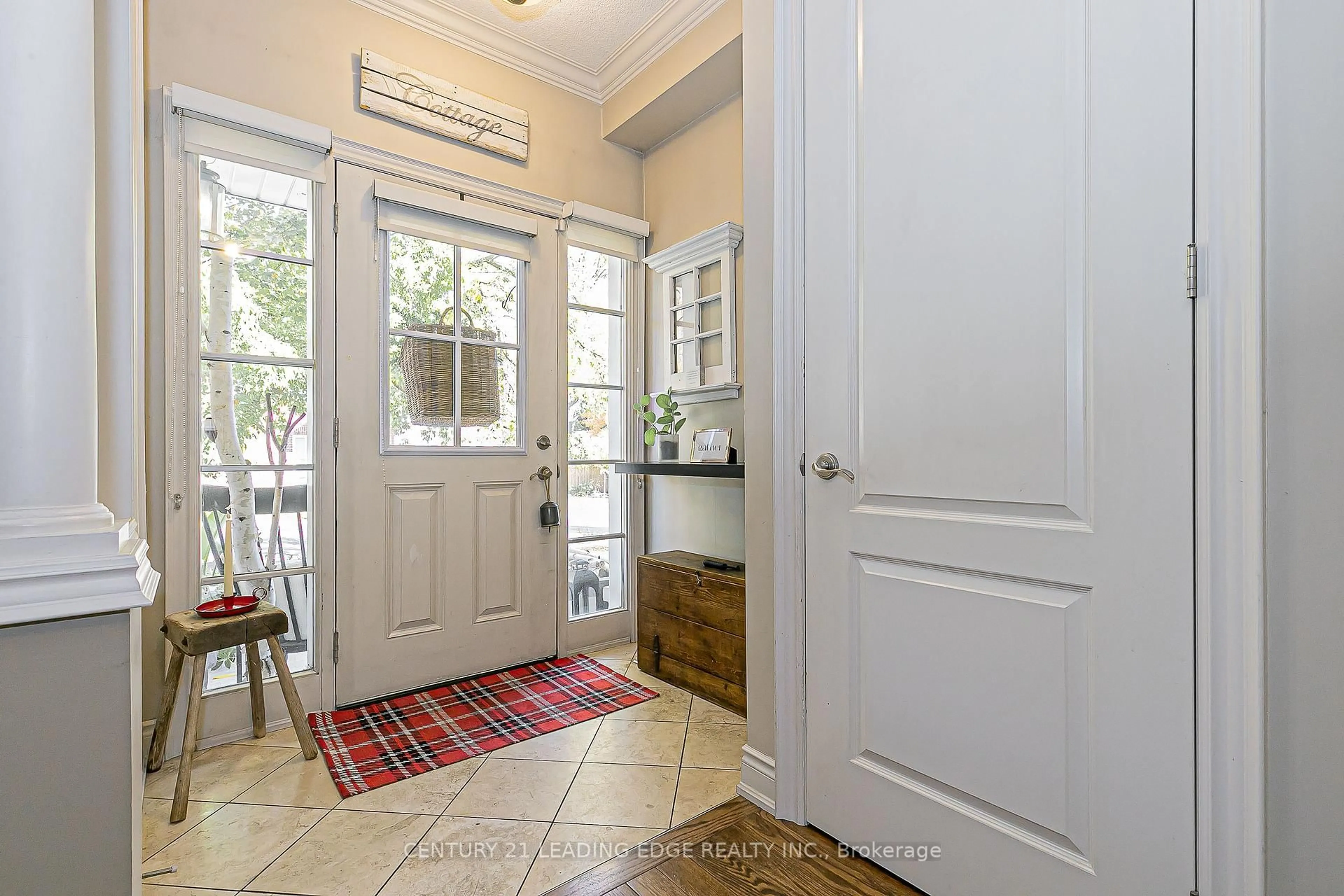 Indoor entryway for 34A WASHINGTON St, Markham Ontario L3P 2R5