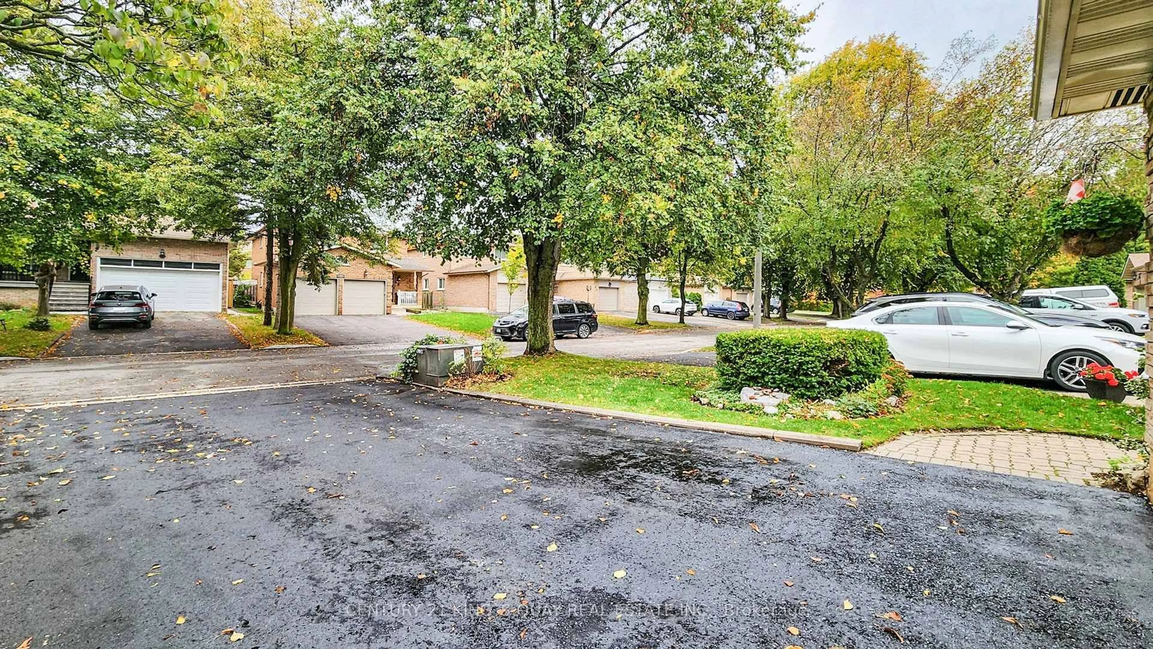 A pic from outside/outdoor area/front of a property/back of a property/a pic from drone, street for 47 Radford Cres, Markham Ontario L3P 4A2