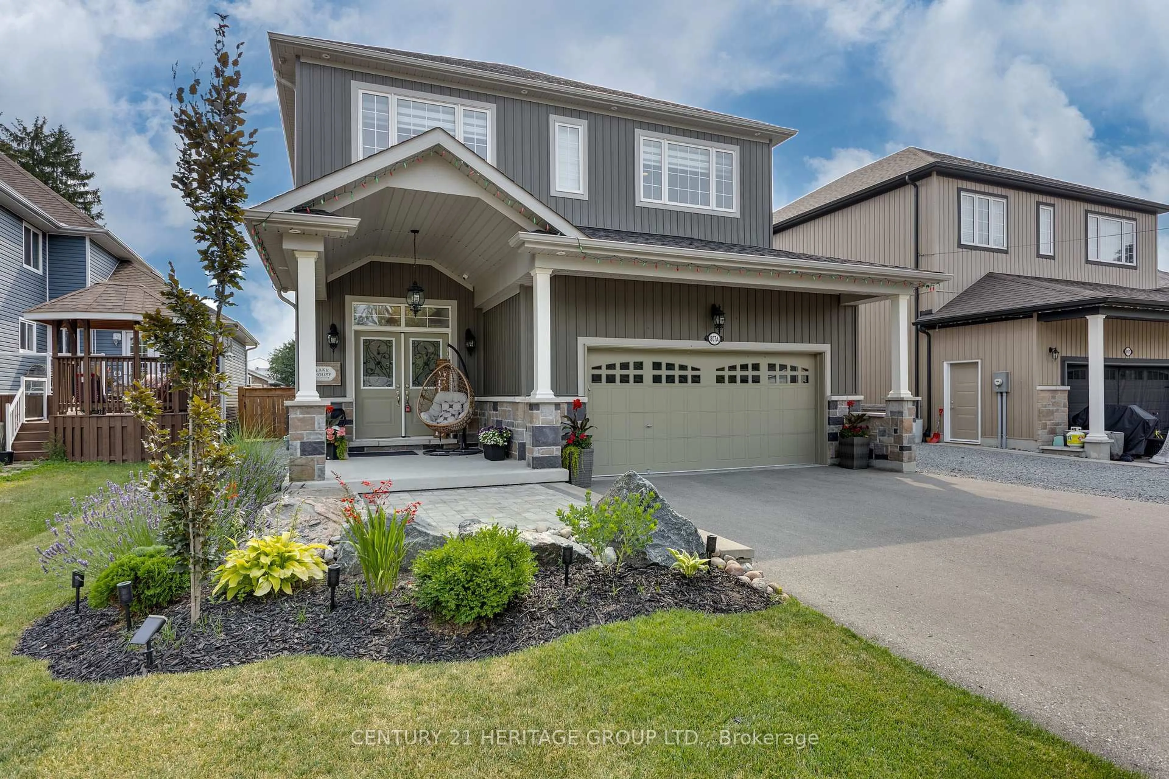 Home with vinyl exterior material, street for 807A Montsell Ave, Georgina Ontario L0E 1S0