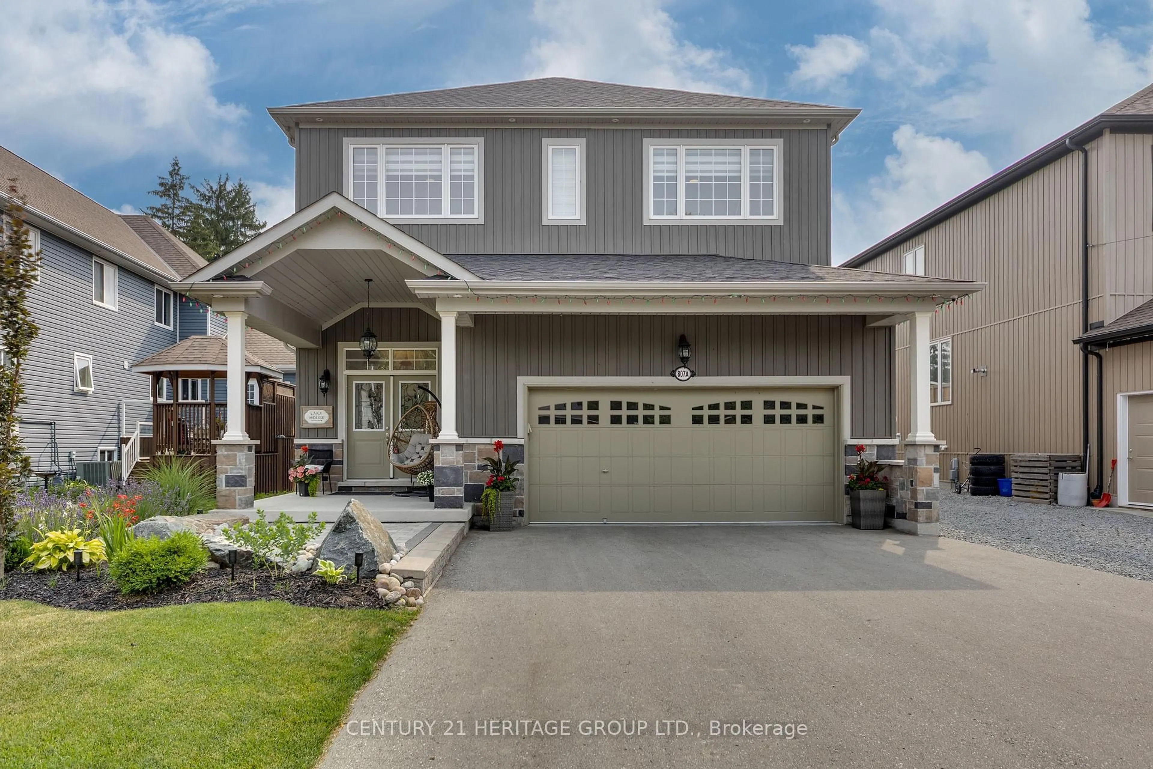 Home with vinyl exterior material, street for 807A Montsell Ave, Georgina Ontario L0E 1S0