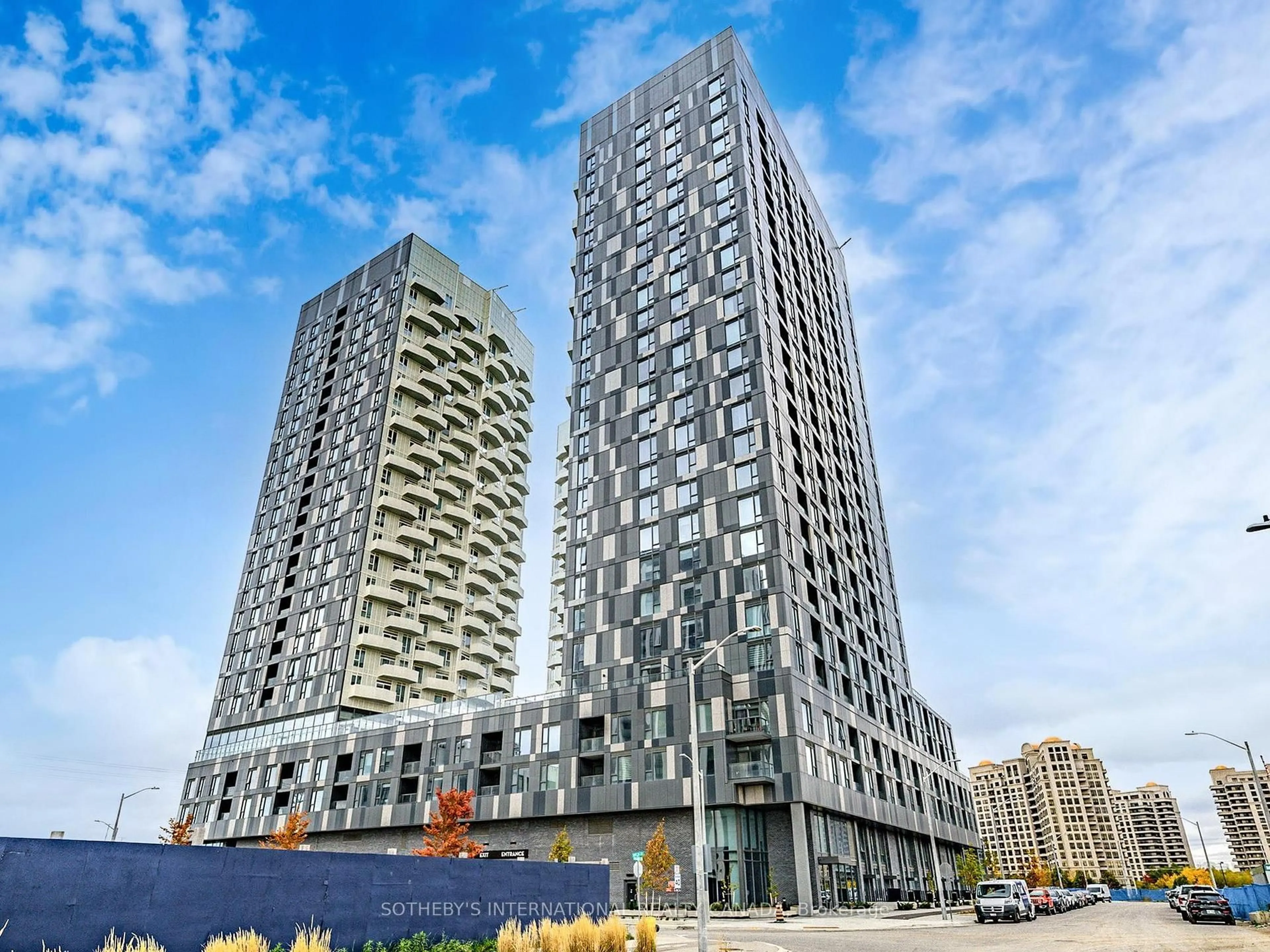 Indoor foyer for 10 Abeja St #1313, Vaughan Ontario L4K 0R4
