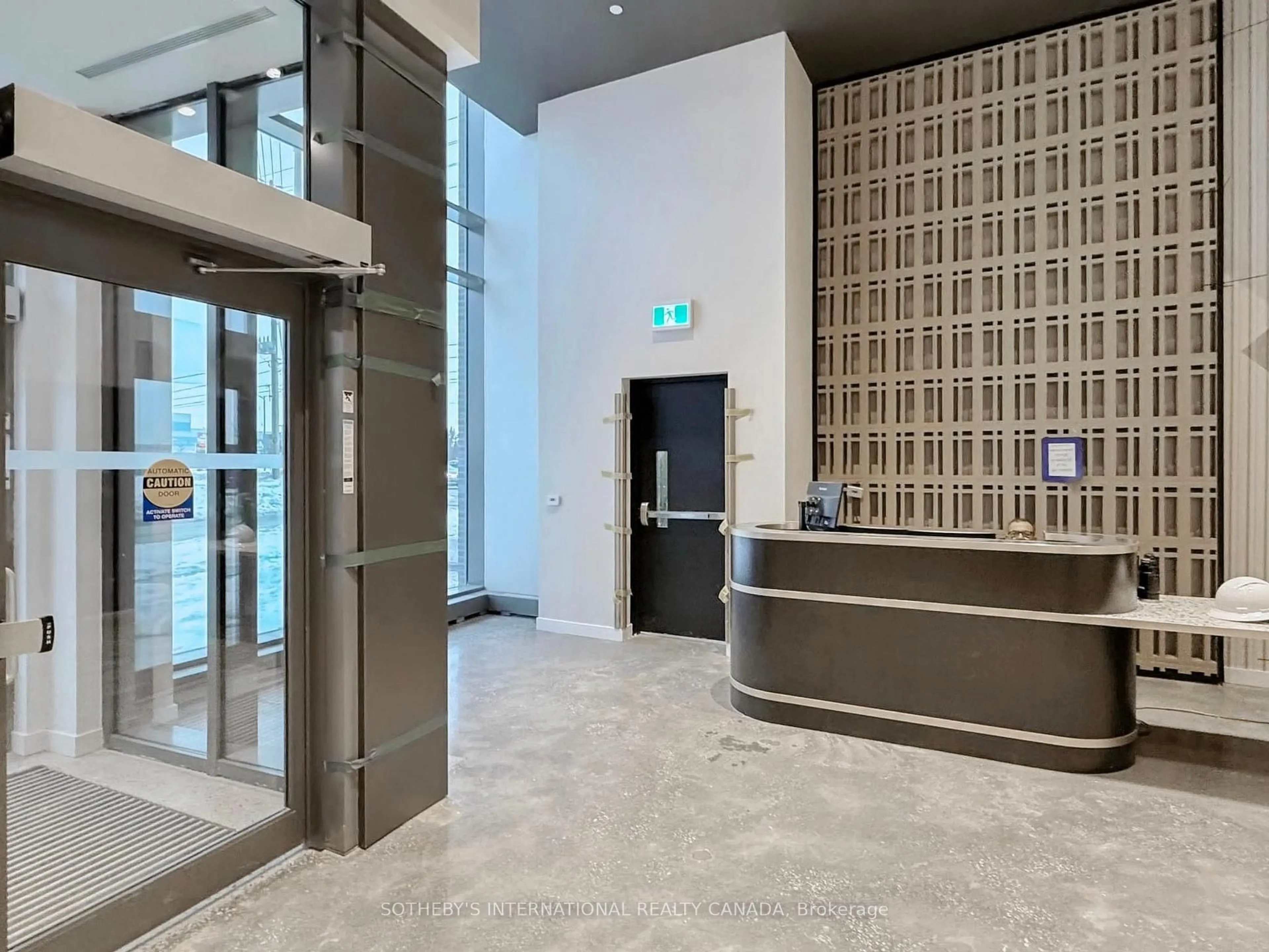 Indoor foyer for 10 Abeja St #1313, Vaughan Ontario L4K 0R4