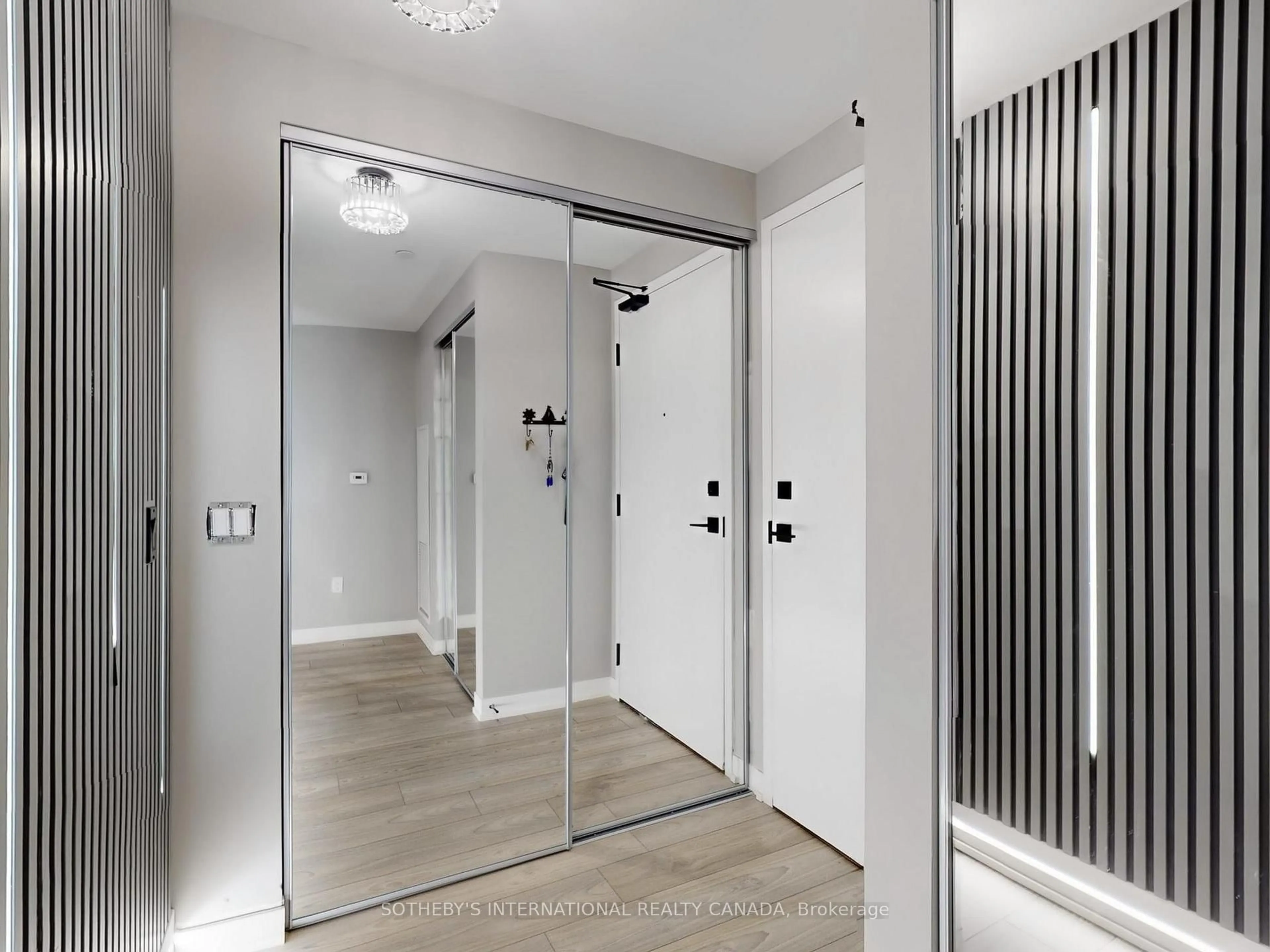 Indoor entryway for 10 Abeja St #1313, Vaughan Ontario L4K 0R4