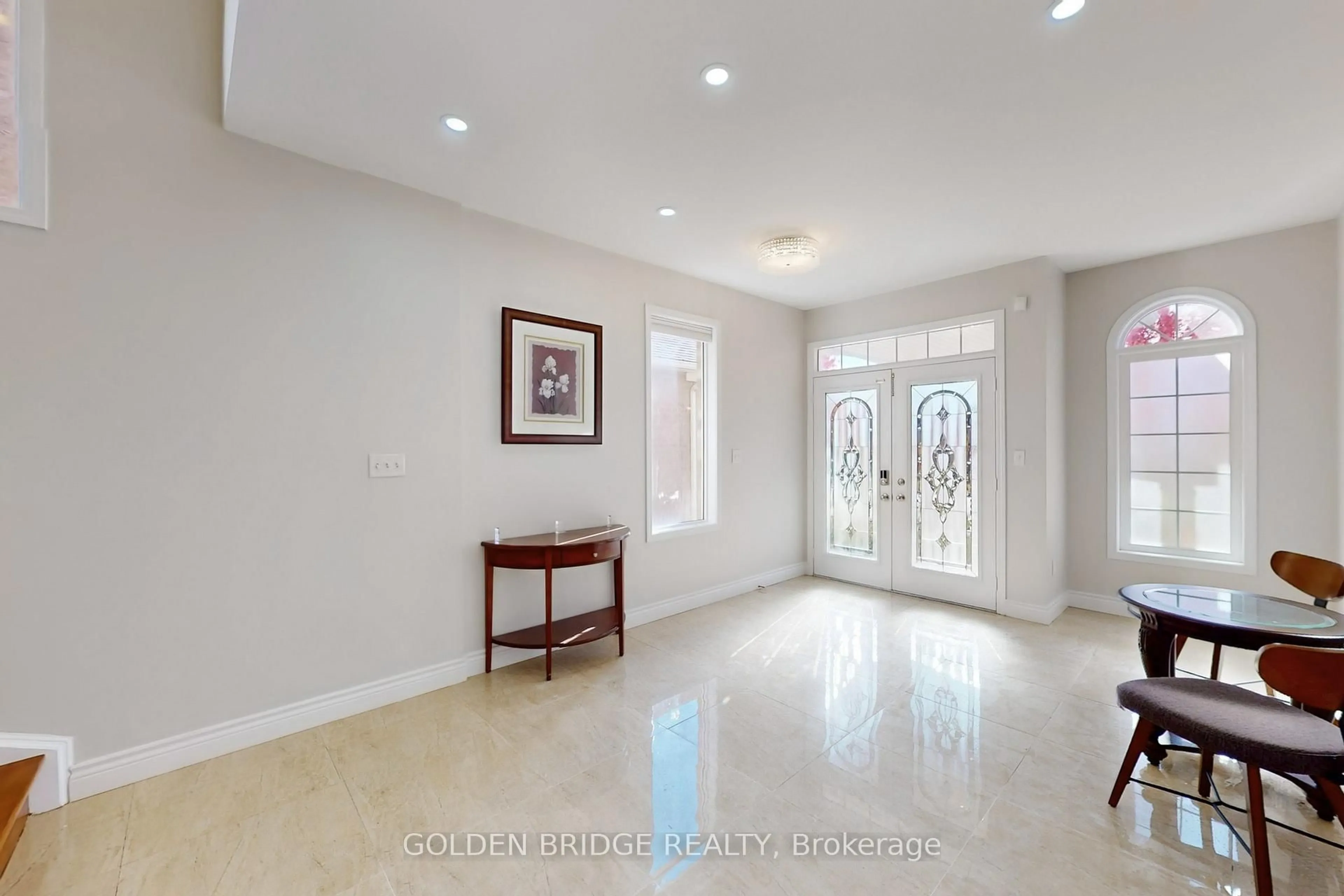 Indoor entryway for 158 Worthington Ave, Richmond Hill Ontario L4E 4N7