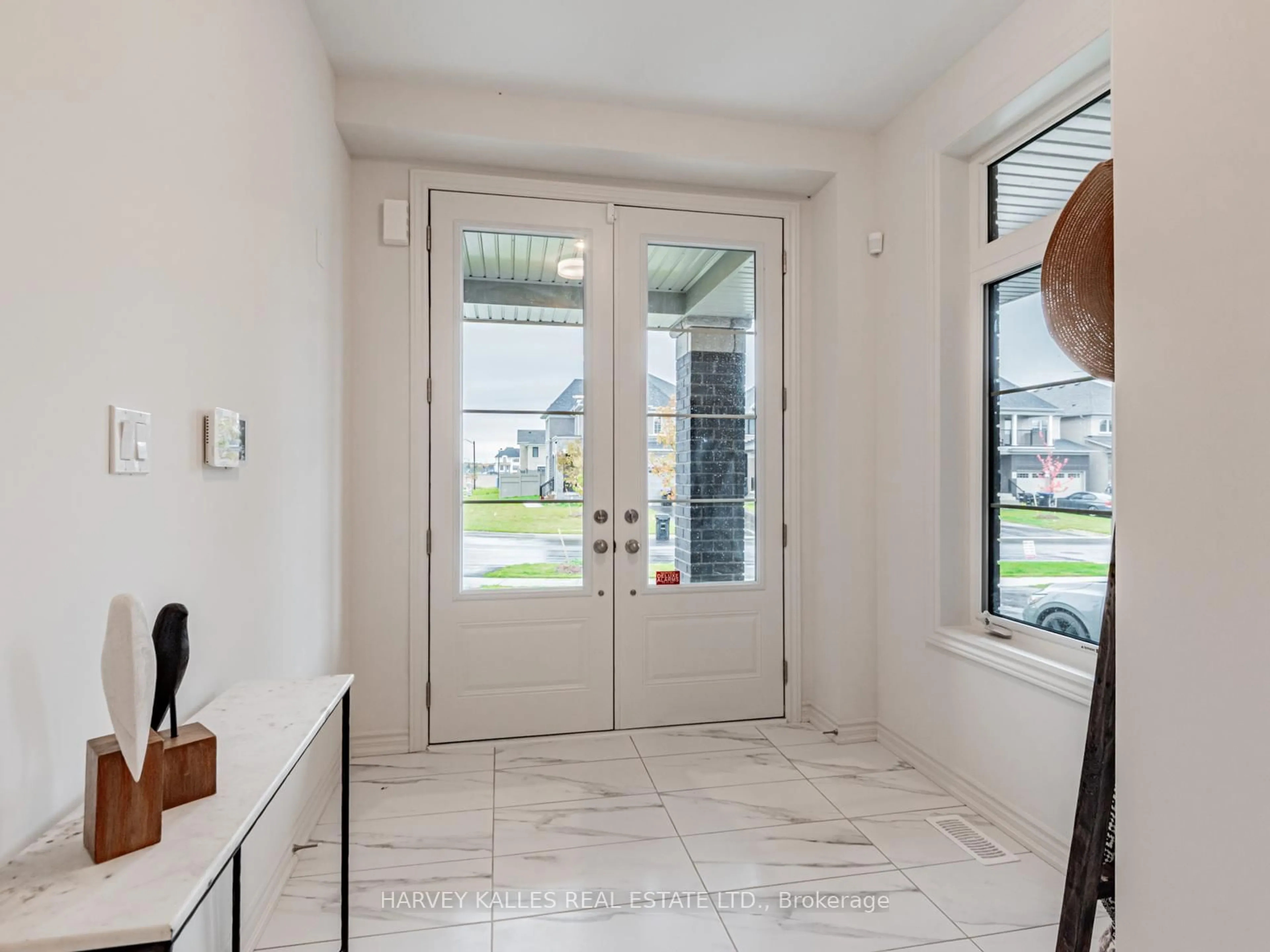 Indoor entryway for 39 Sandhill Cres, Adjala-Tosorontio Ontario L0G 1W0