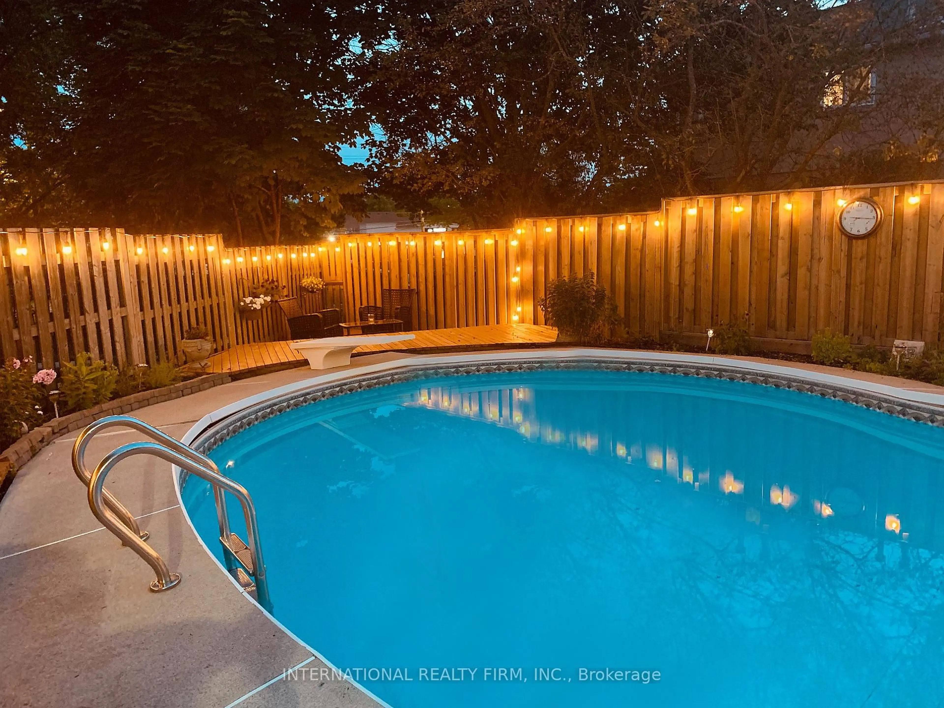 Pool for 19 Lillooet Cres, Richmond Hill Ontario L4C 5A6