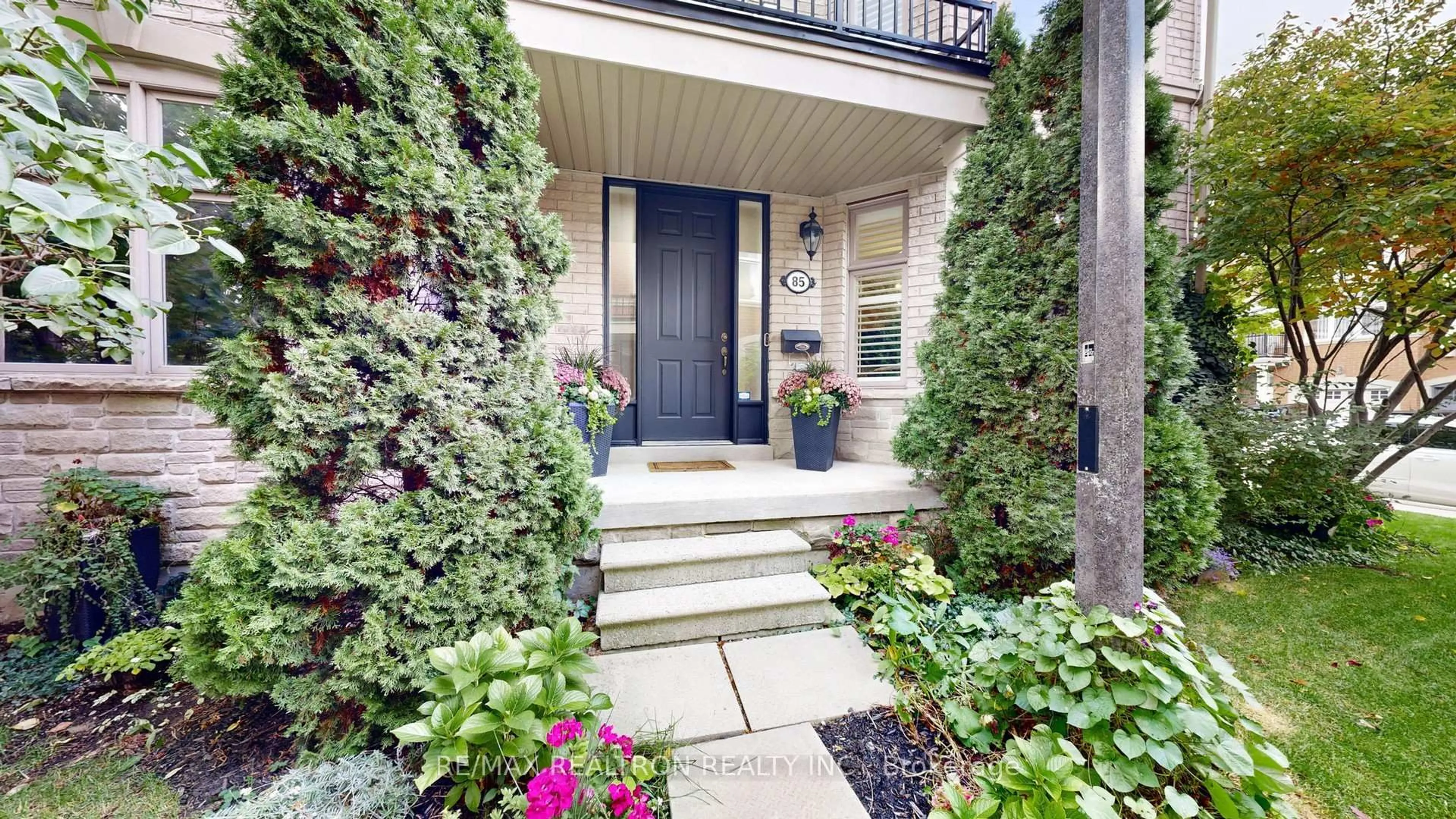 Indoor entryway for 85 Vittorio De Luca Dr, Vaughan Ontario L4L 0A8