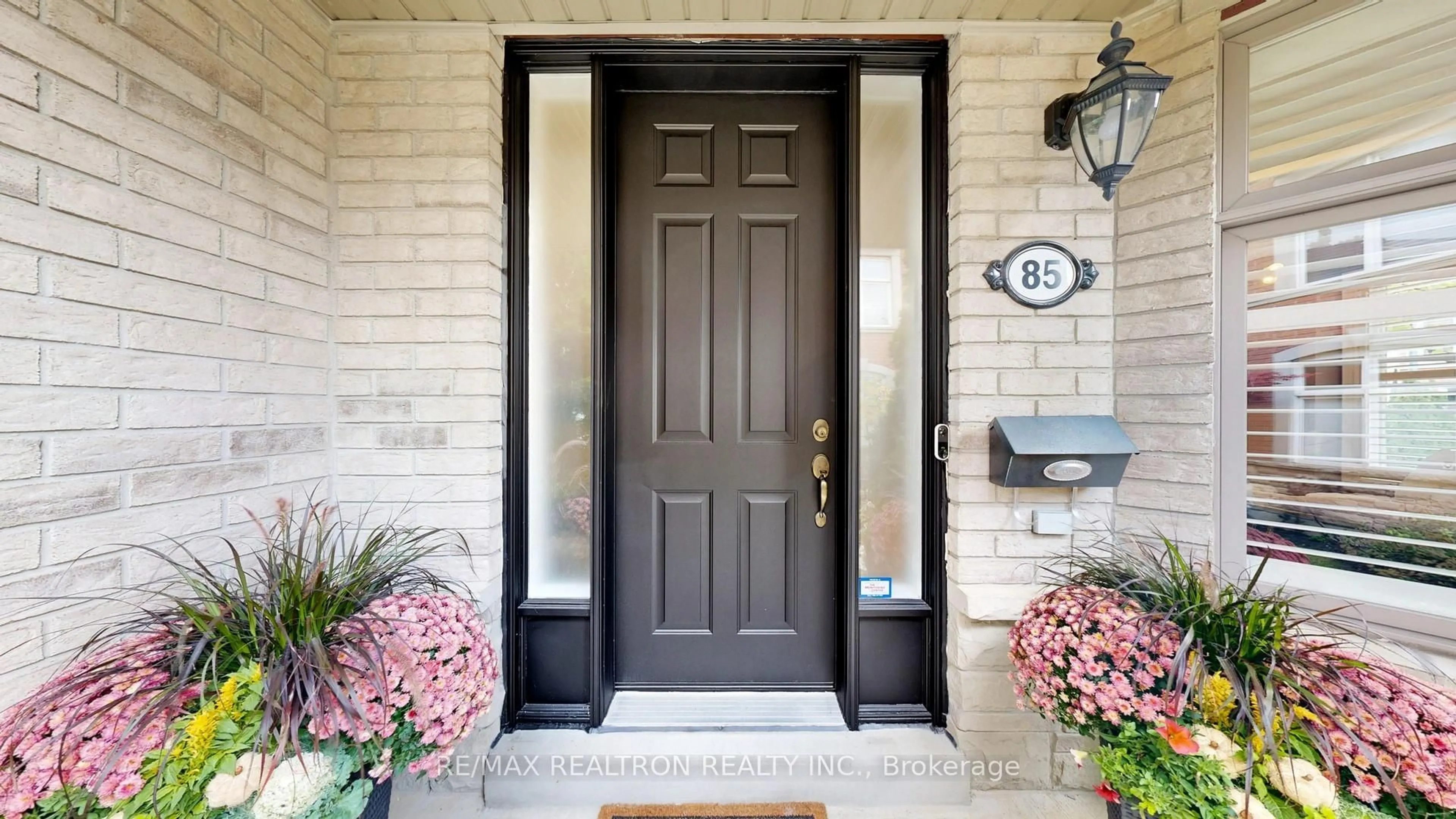 Indoor entryway for 85 Vittorio De Luca Dr, Vaughan Ontario L4L 0A8