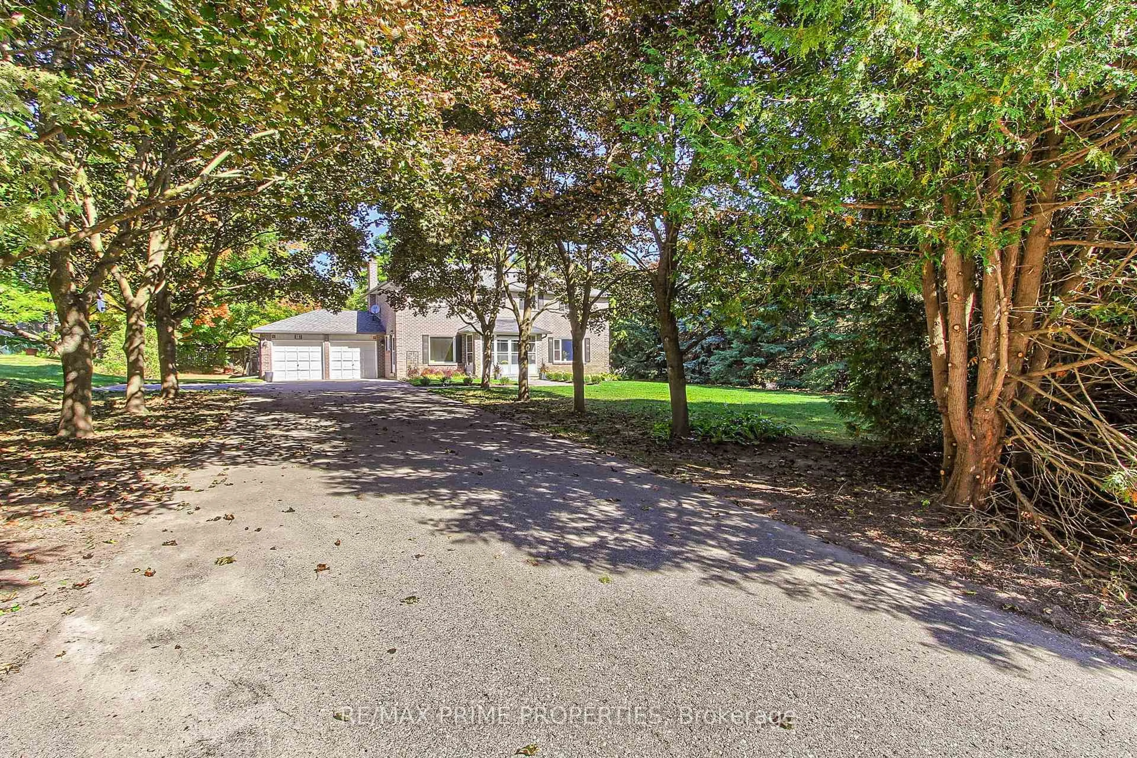 A pic from outside/outdoor area/front of a property/back of a property/a pic from drone, street for 18 Testa St, East Gwillimbury Ontario L0G 1R0