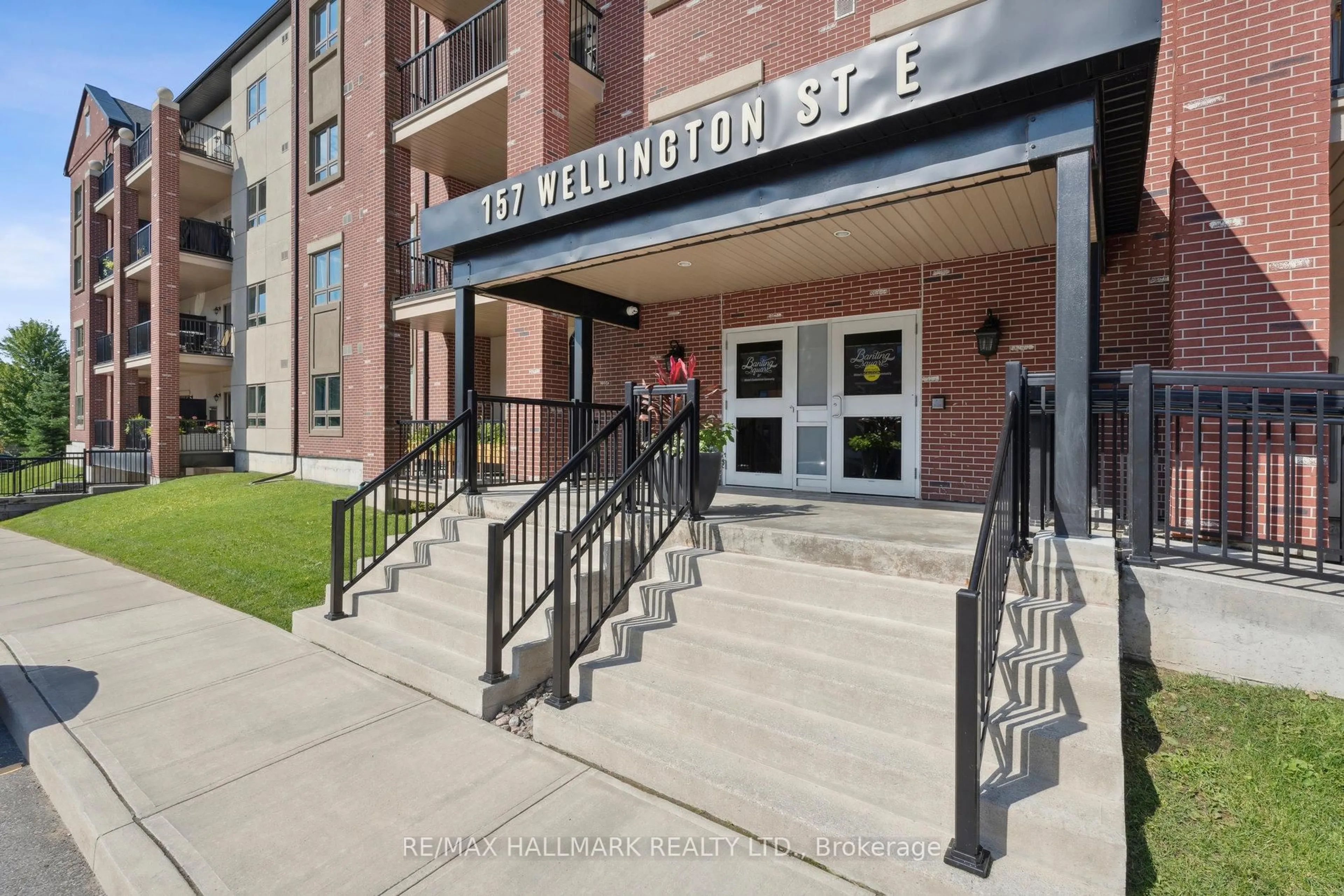 Indoor foyer for 157 Wellington St #304, New Tecumseth Ontario L9R 0R7