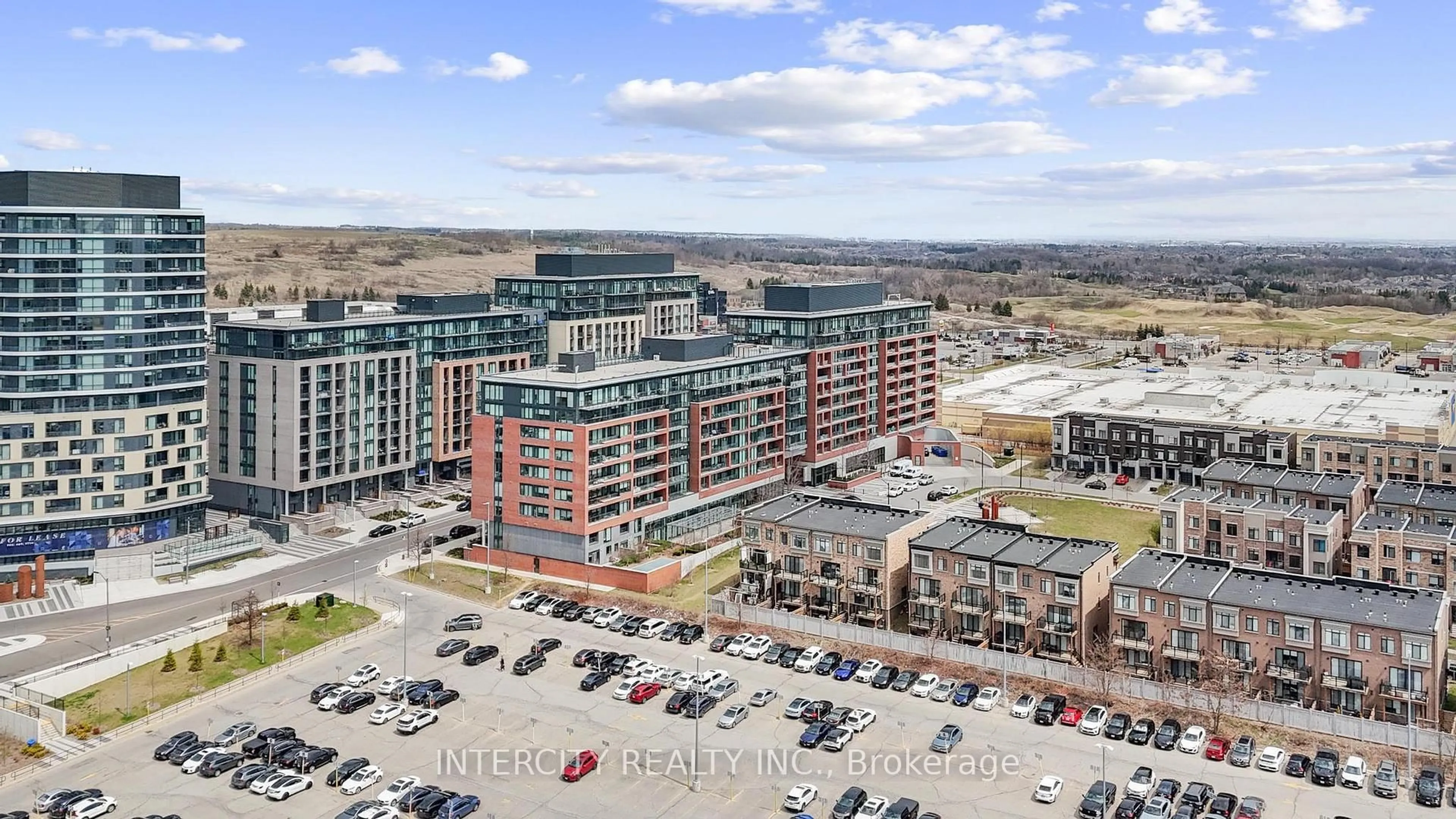 A pic from outside/outdoor area/front of a property/back of a property/a pic from drone, building for 99 Eagle Rock Way #627, Vaughan Ontario L6A 5A7