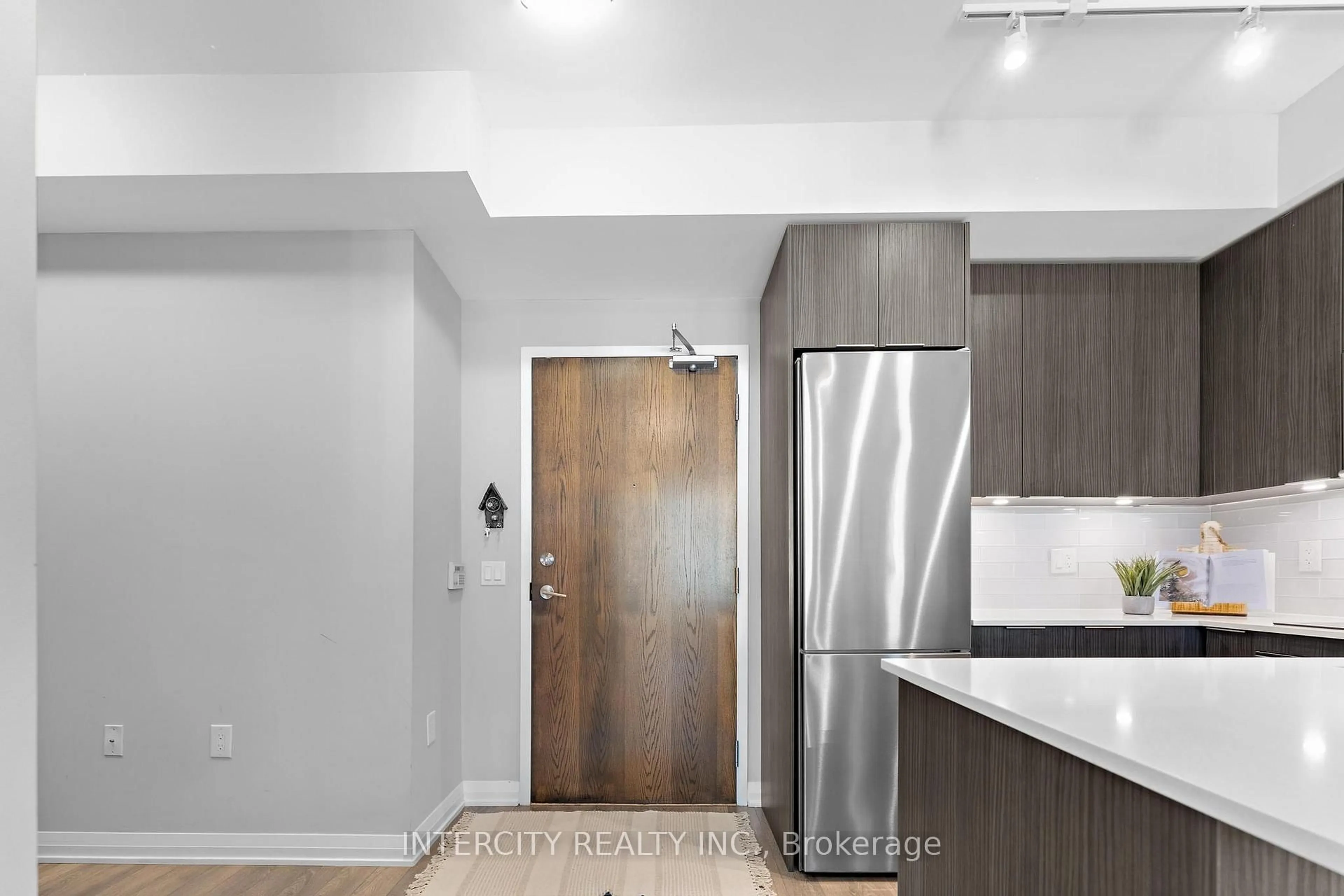 Standard kitchen, unknown for 99 Eagle Rock Way #627, Vaughan Ontario L6A 5A7