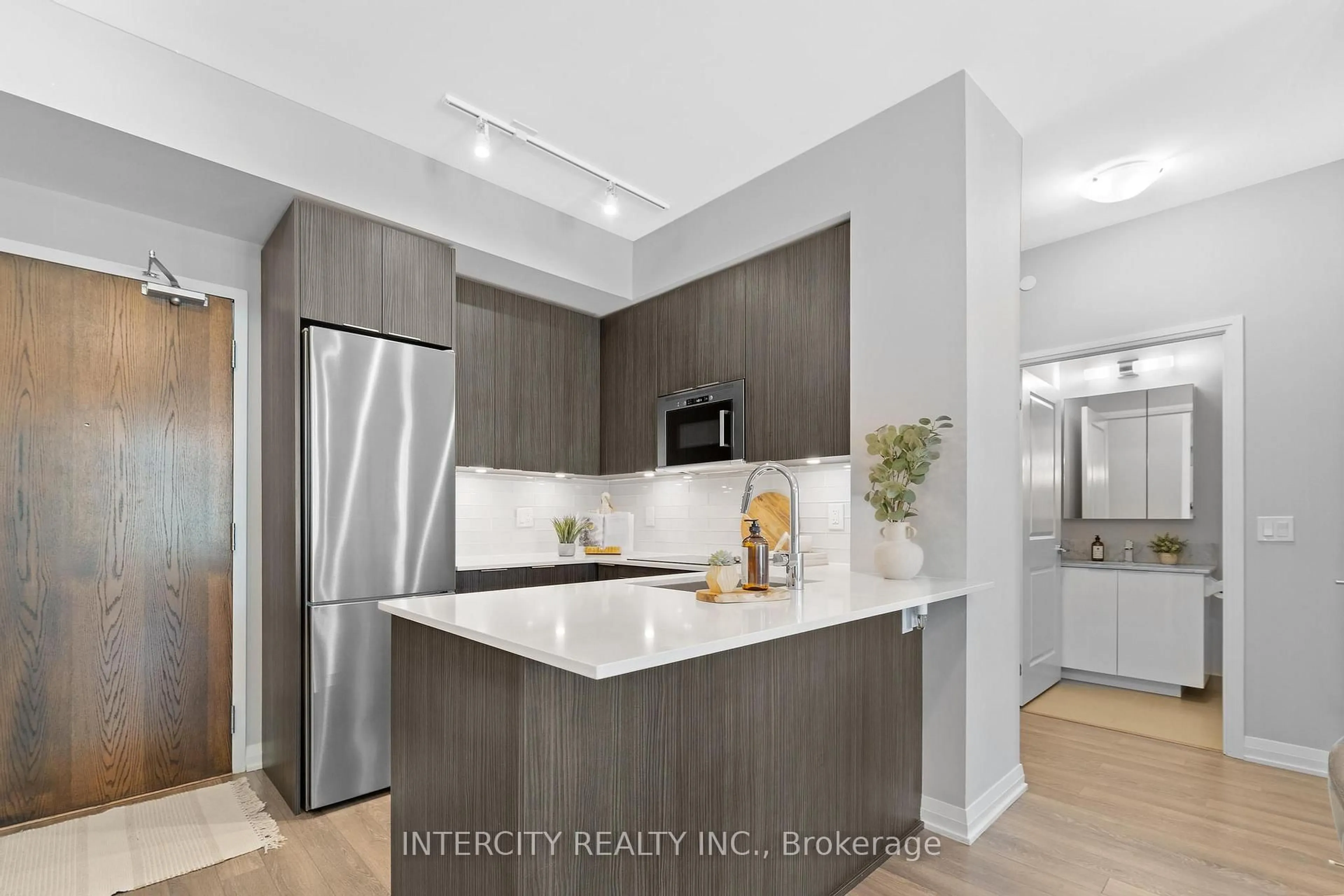 Open concept kitchen, unknown for 99 Eagle Rock Way #627, Vaughan Ontario L6A 5A7