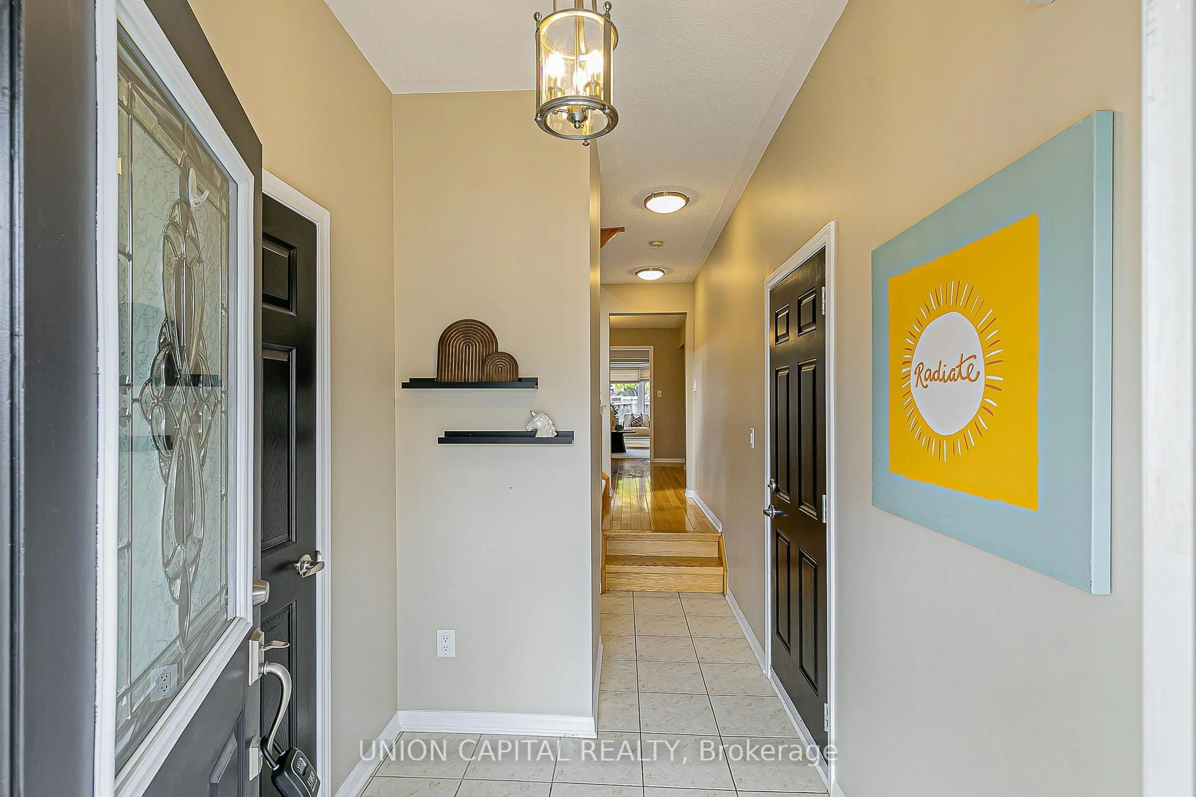 Indoor entryway for 115 Ken Laushway Ave, Whitchurch-Stouffville Ontario L4A 0J5