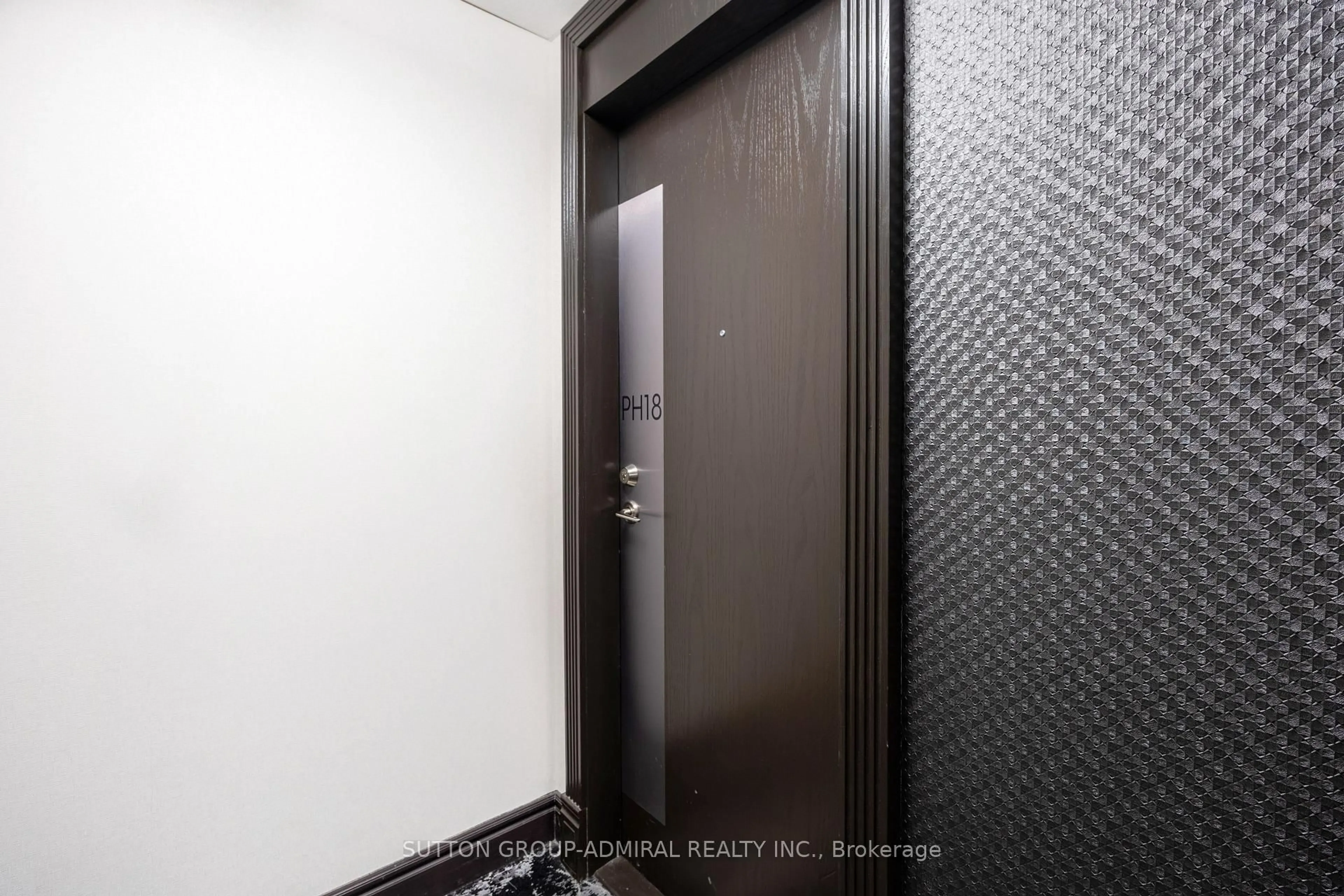 Indoor foyer for 3 Ellesmere St #PH18, Richmond Hill Ontario L4B 4N2