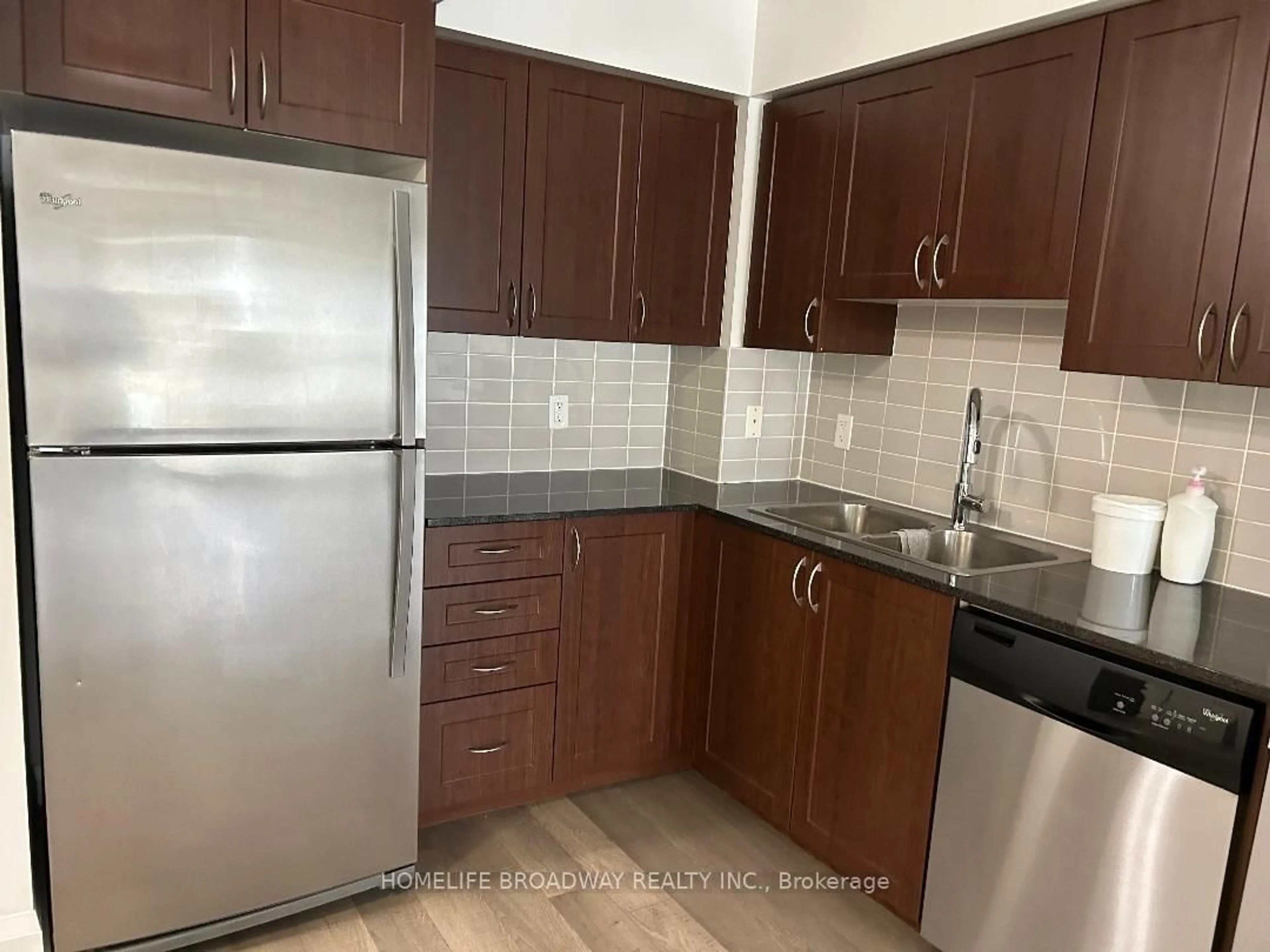 Standard kitchen, ceramic/tile floor for 376 Highway 7 #511, Richmond Hill Ontario L4B 0C7