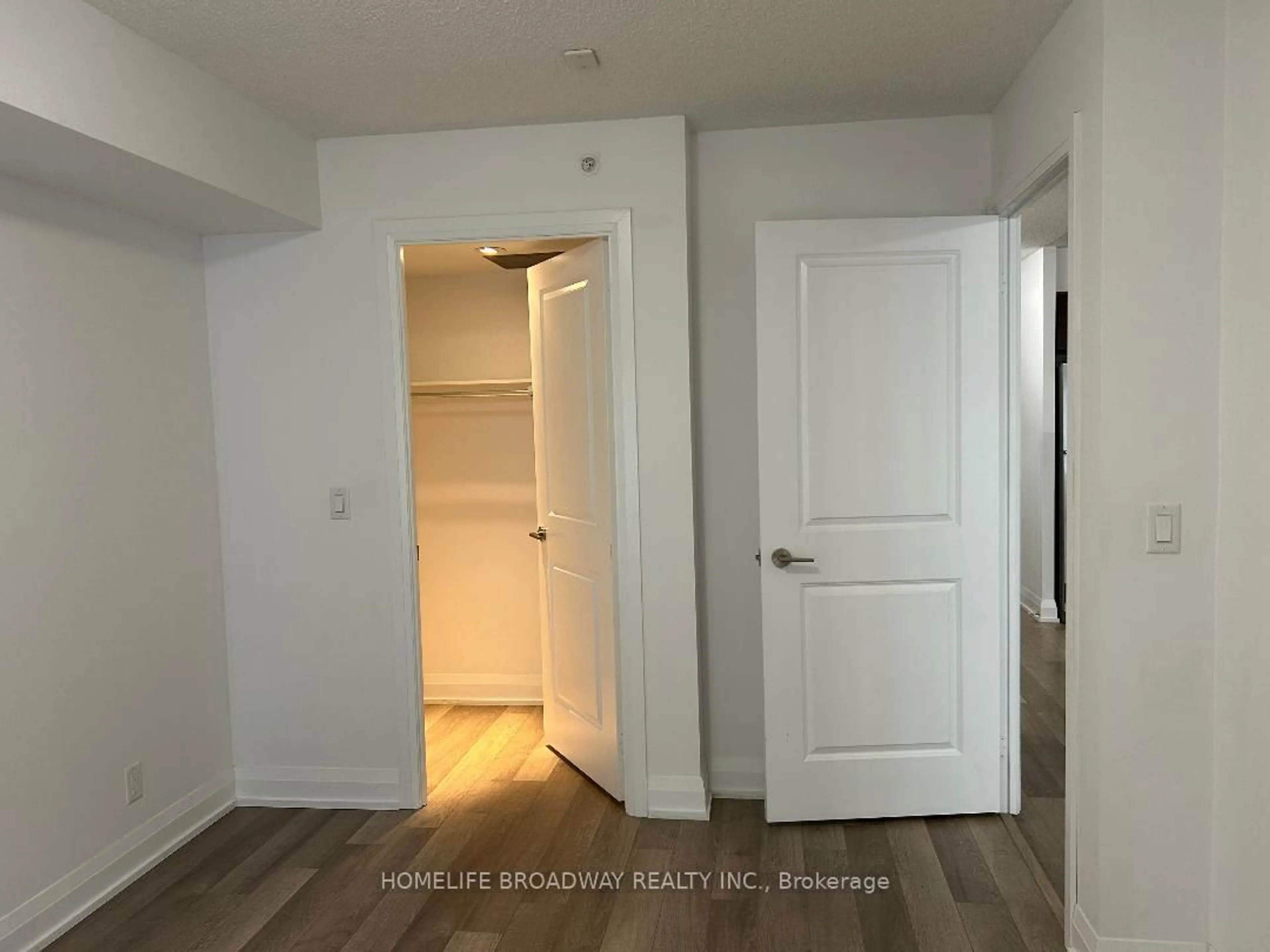 A pic of a room for 376 Highway 7 #511, Richmond Hill Ontario L4B 0C7