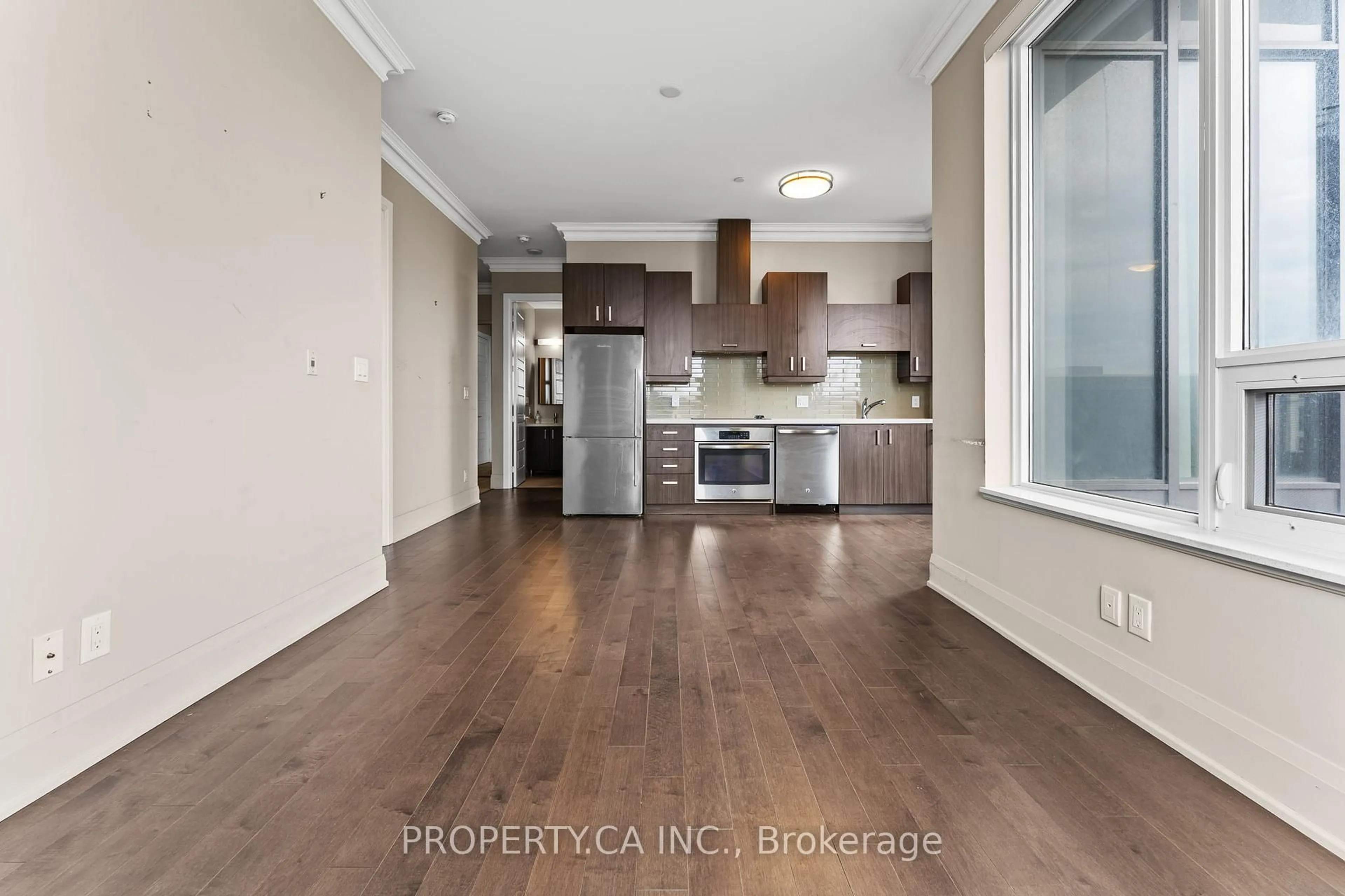 Open concept kitchen, wood/laminate floor for 28 Uptown Dr #Ph15, Markham Ontario L3R 5M8