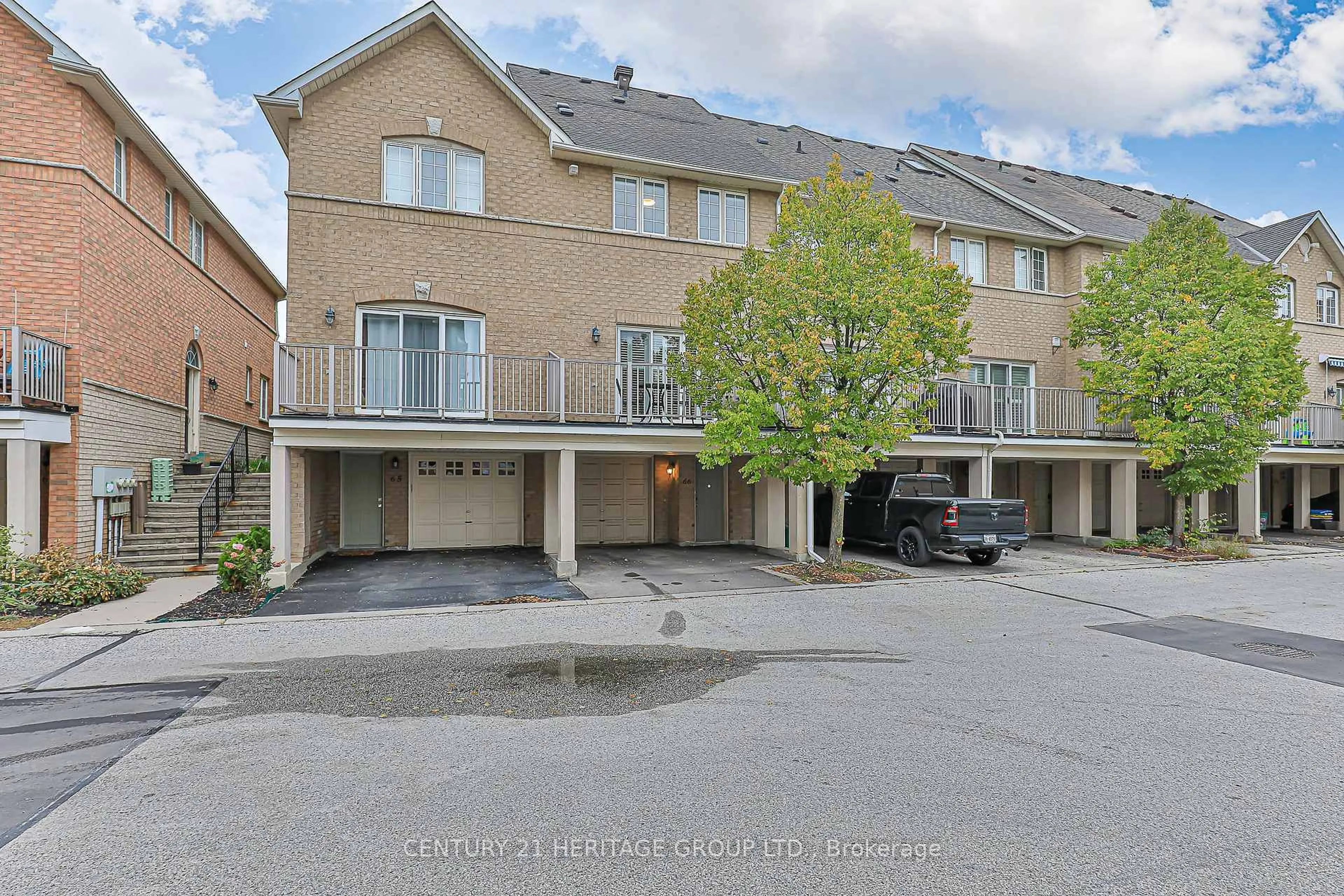 A pic from outside/outdoor area/front of a property/back of a property/a pic from drone, street for 23 Observatory Lane #66, Richmond Hill Ontario L4C 0M7