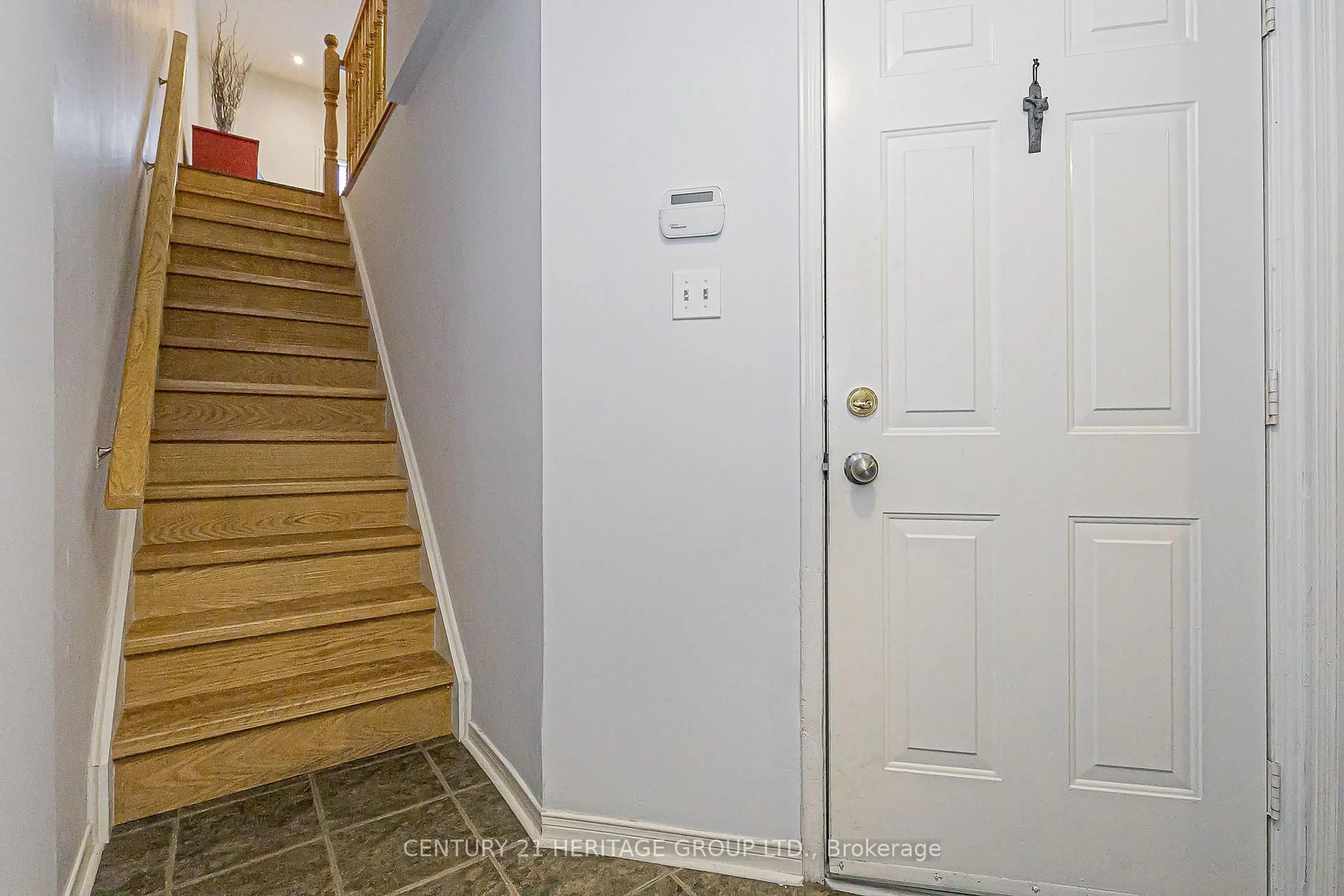 Indoor entryway for 23 Observatory Lane #66, Richmond Hill Ontario L4C 0M7