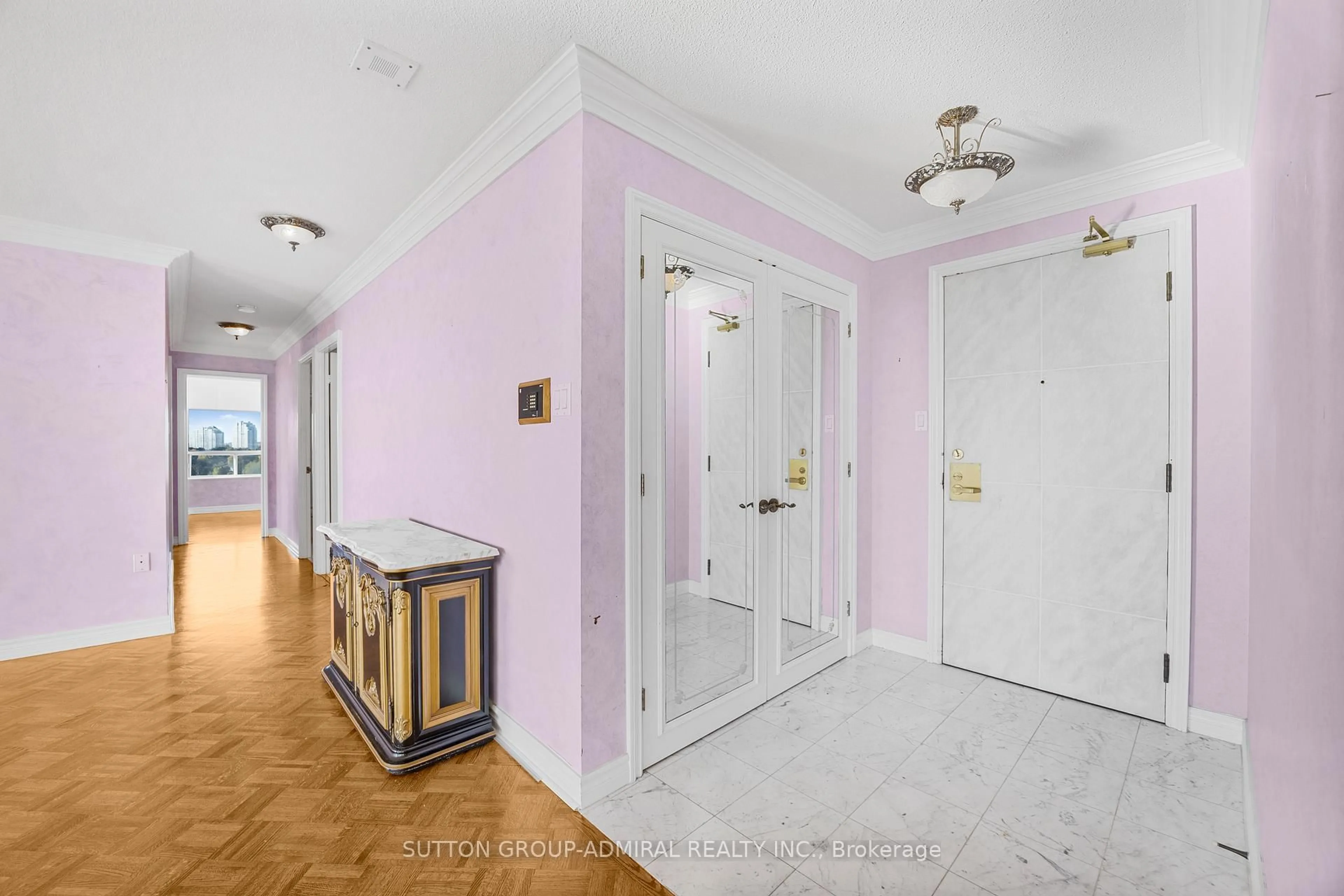 Indoor foyer for 343 Clark Ave #1402, Vaughan Ontario L4J 7K5