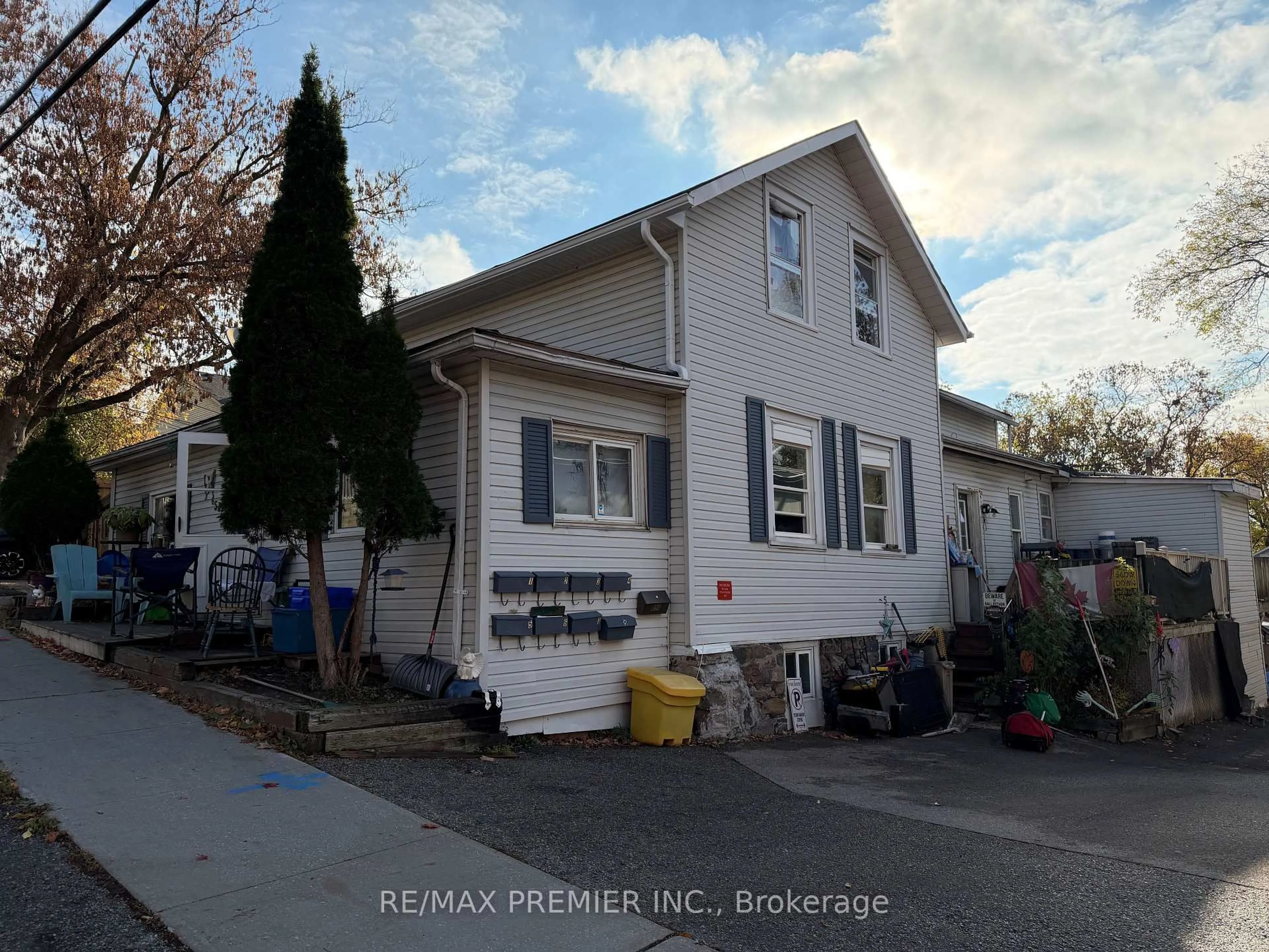 Unknown for 654 Srigley St, Newmarket Ontario L3Y 1W9
