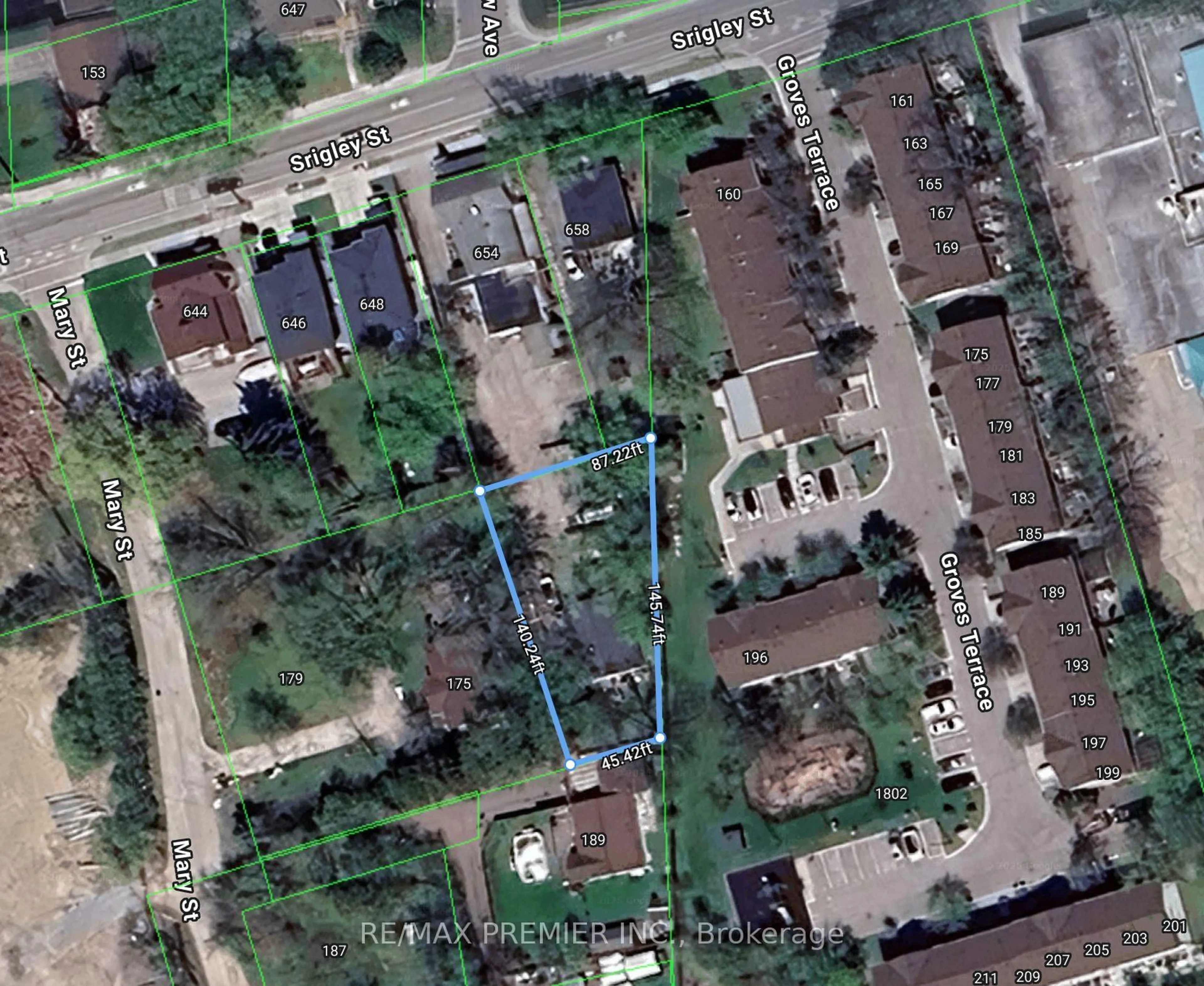 A pic from outside/outdoor area/front of a property/back of a property/a pic from drone, street for 654 Srigley St, Newmarket Ontario L3Y 1W9
