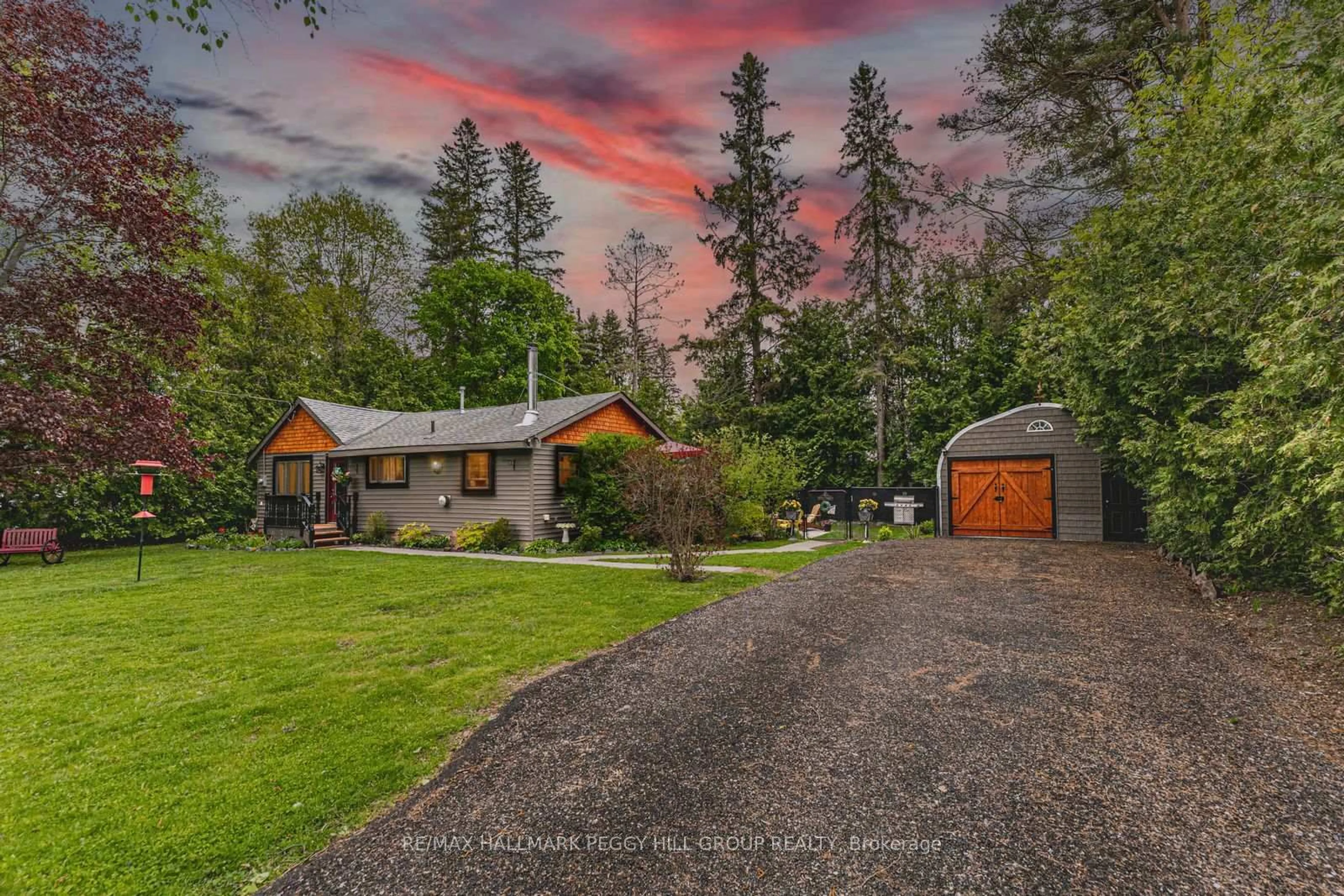 A pic from outside/outdoor area/front of a property/back of a property/a pic from drone, unknown for 759 Florence Rd, Innisfil Ontario L9S 2E2