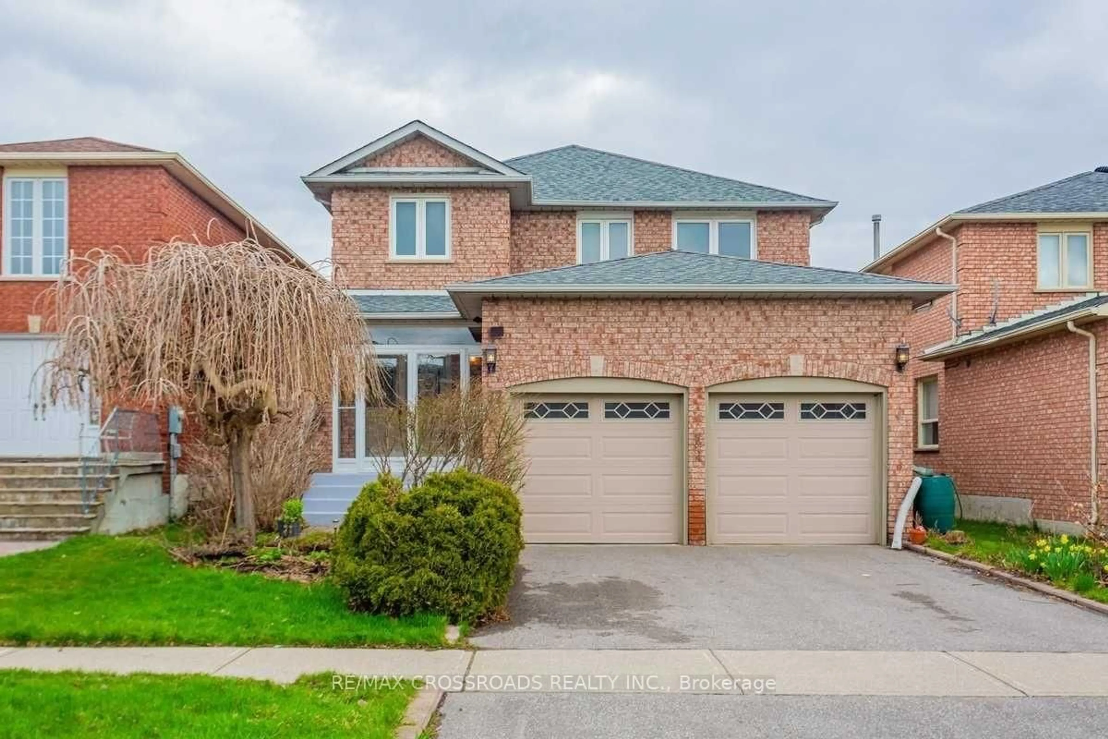 Home with brick exterior material, street for 87 Woodriver St, Richmond Hill Ontario L4S 1H6