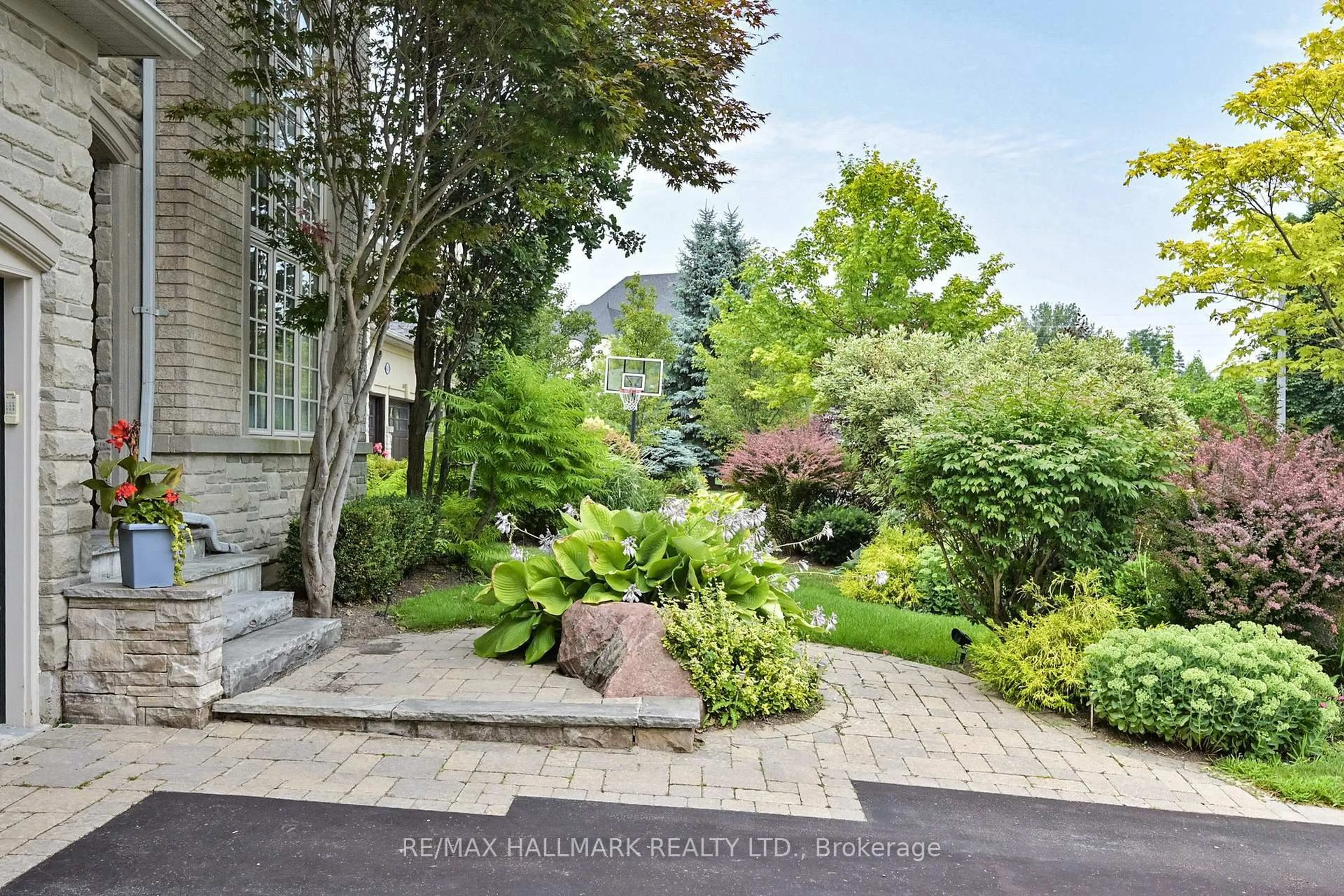 Patio, unknown for 436 Paradelle Dr, Richmond Hill Ontario L4E 4R9