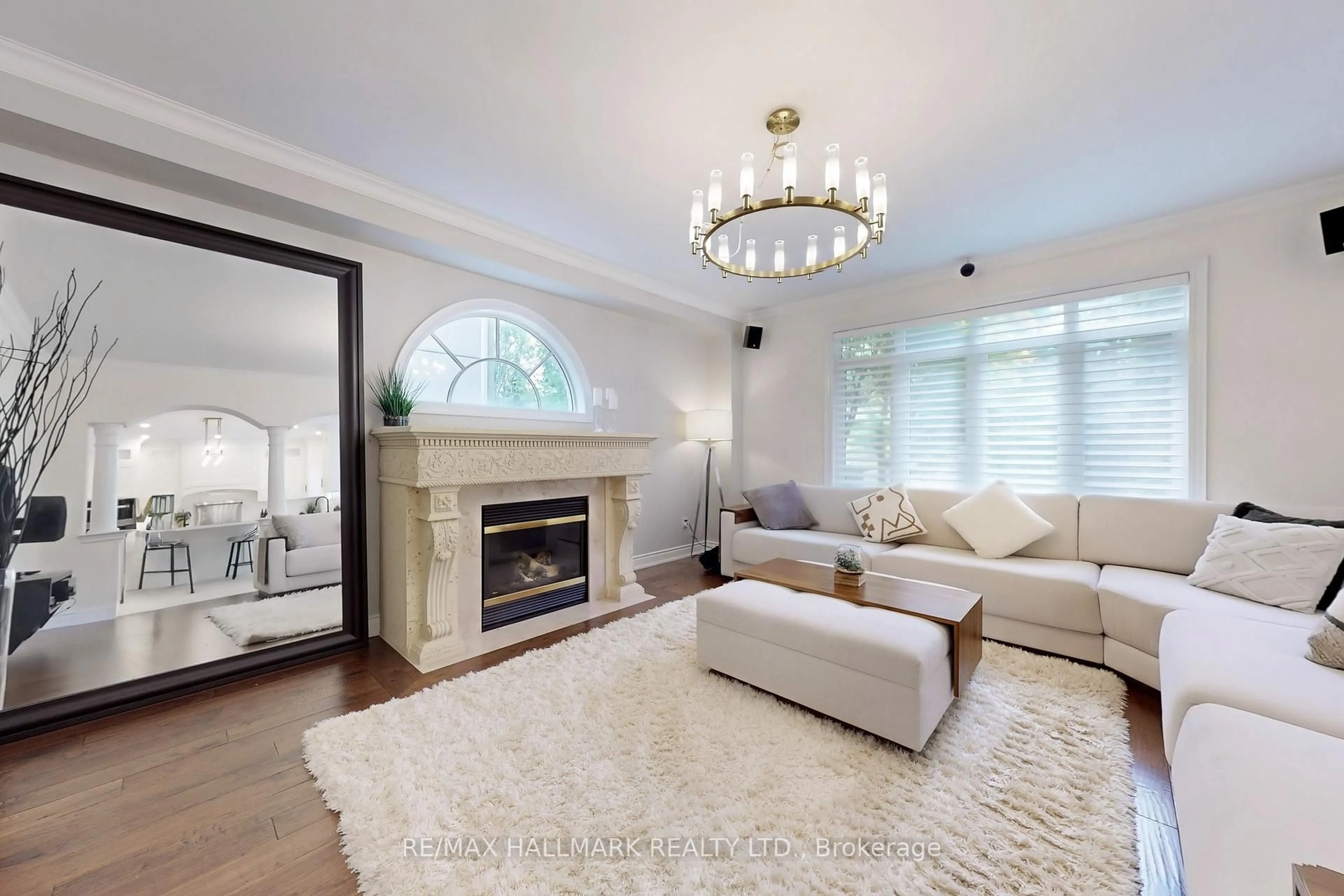 Living room with furniture, unknown for 436 Paradelle Dr, Richmond Hill Ontario L4E 4R9