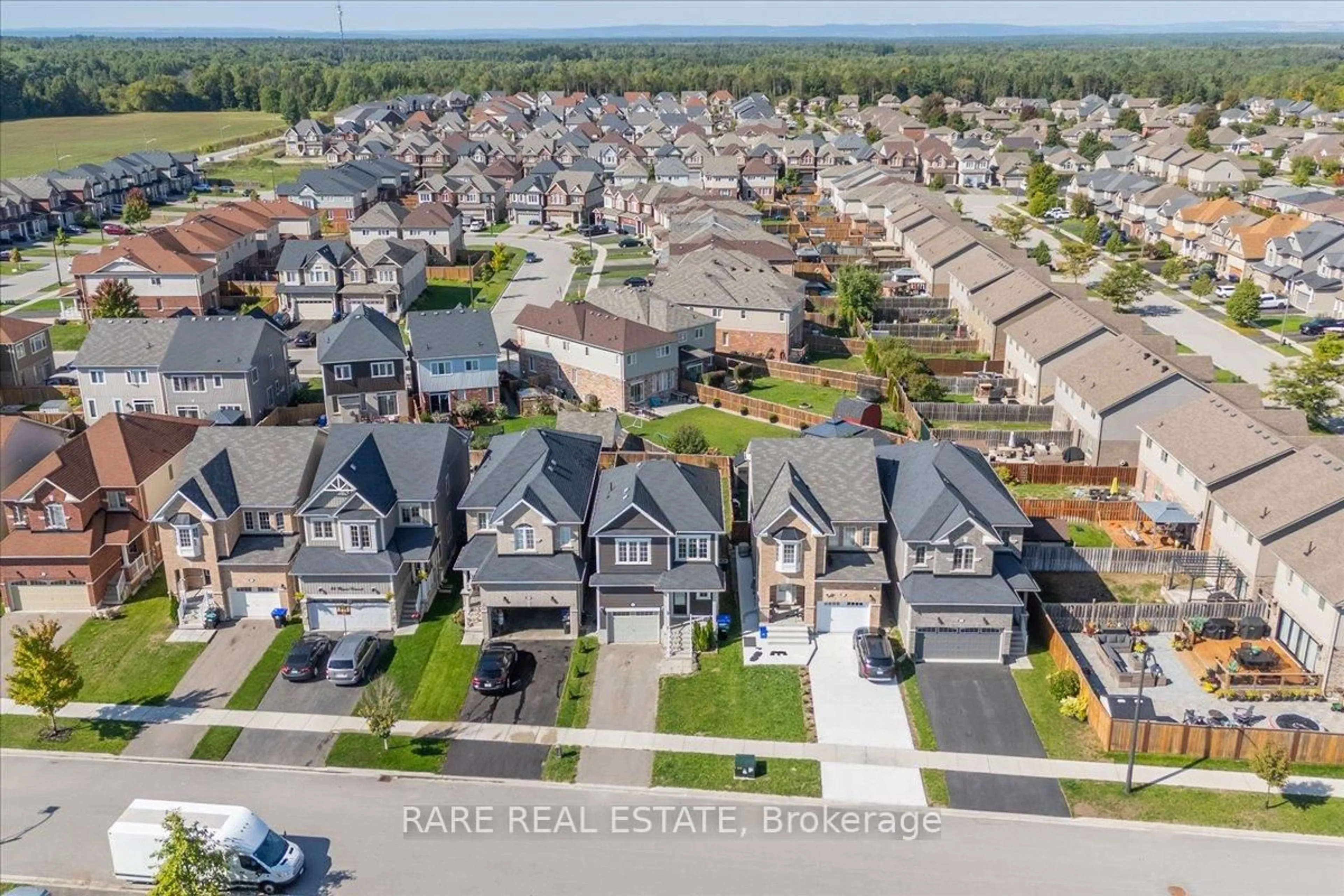 A pic from outside/outdoor area/front of a property/back of a property/a pic from drone, street for 40 Wagner Cres, Essa Ontario L0M 1B6
