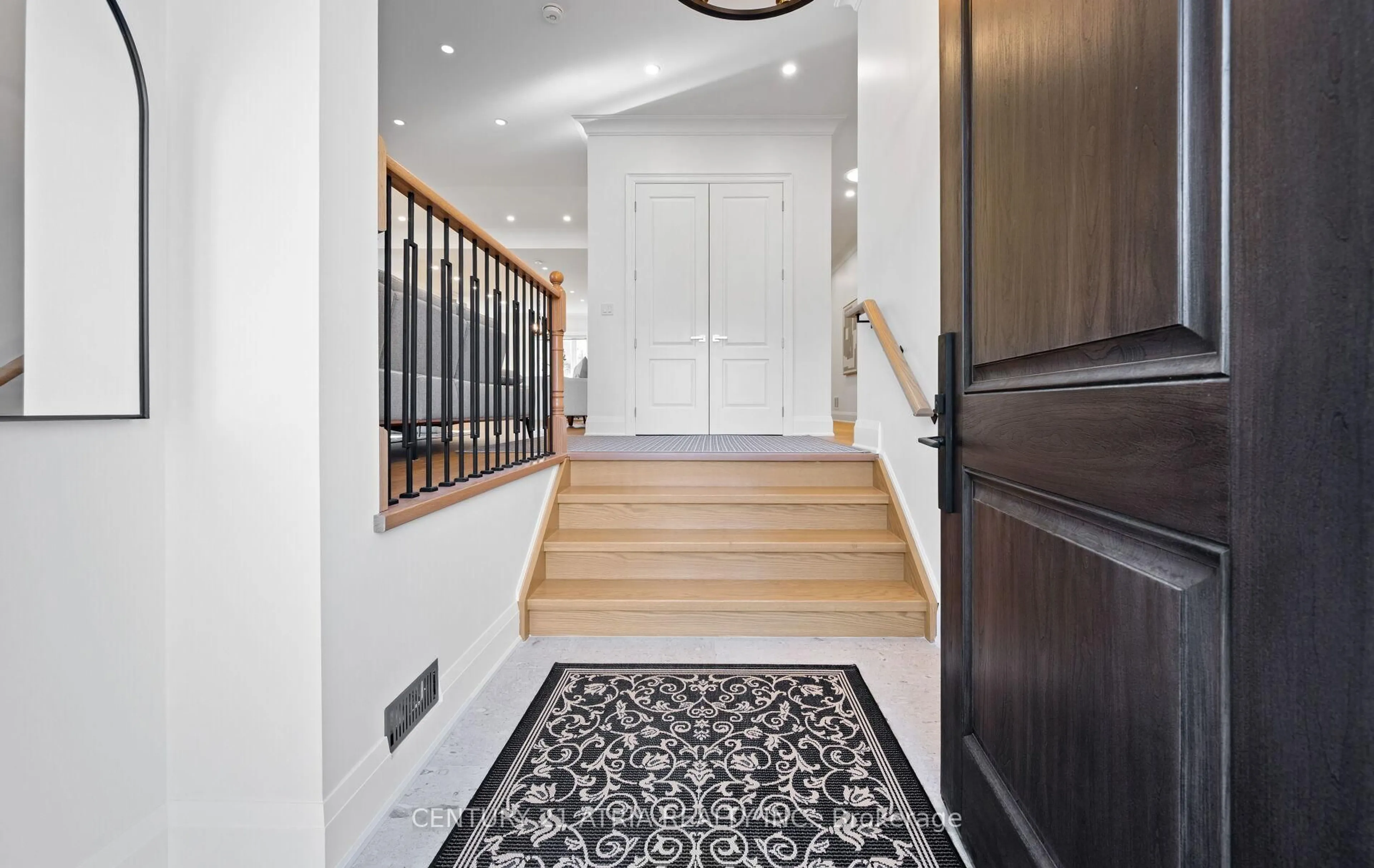 Indoor entryway for 41 Sir Bodwin Pl, Markham Ontario L1P 2X7