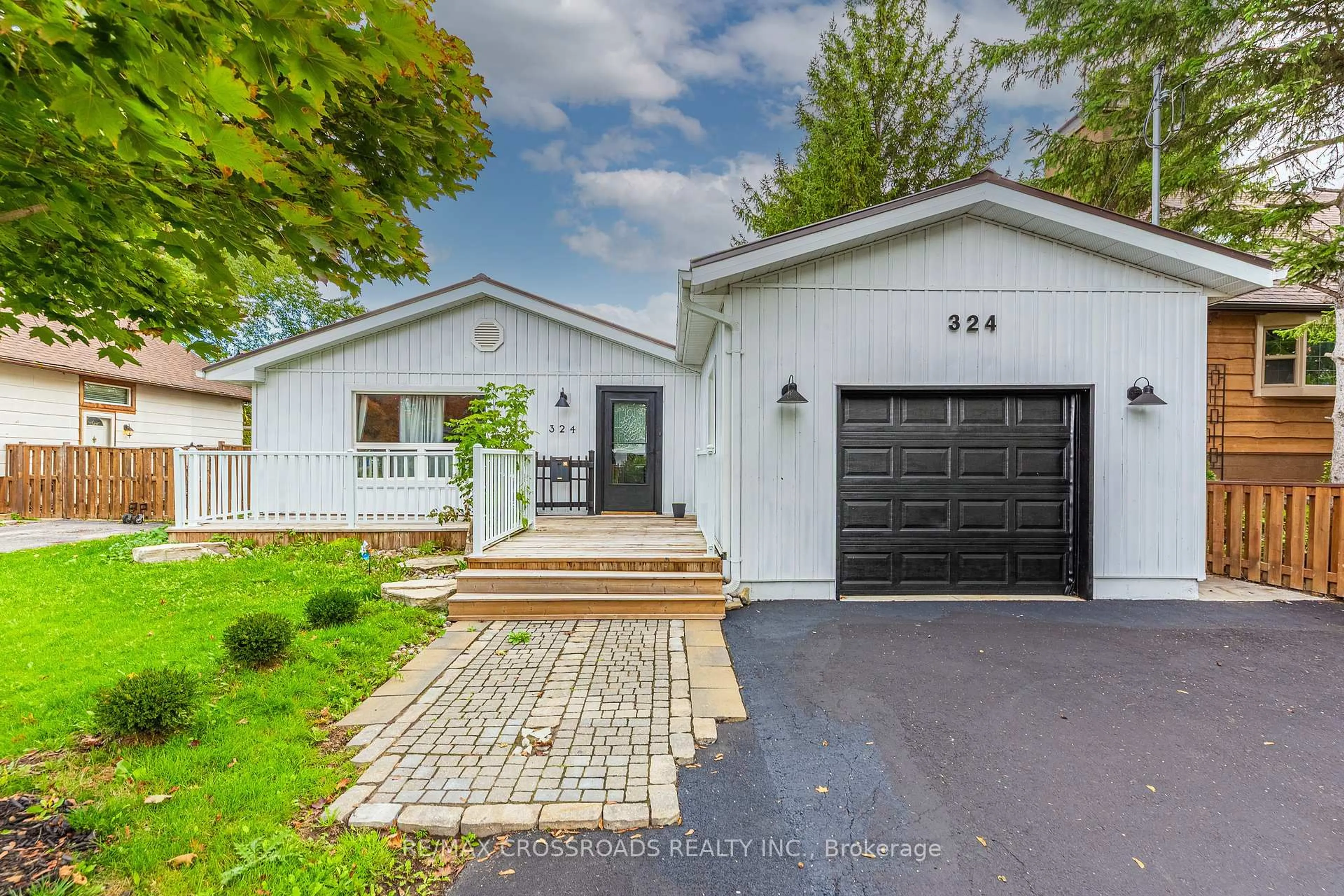 Home with vinyl exterior material, street for 324 Tampa Dr, Georgina Ontario L4P 3A4