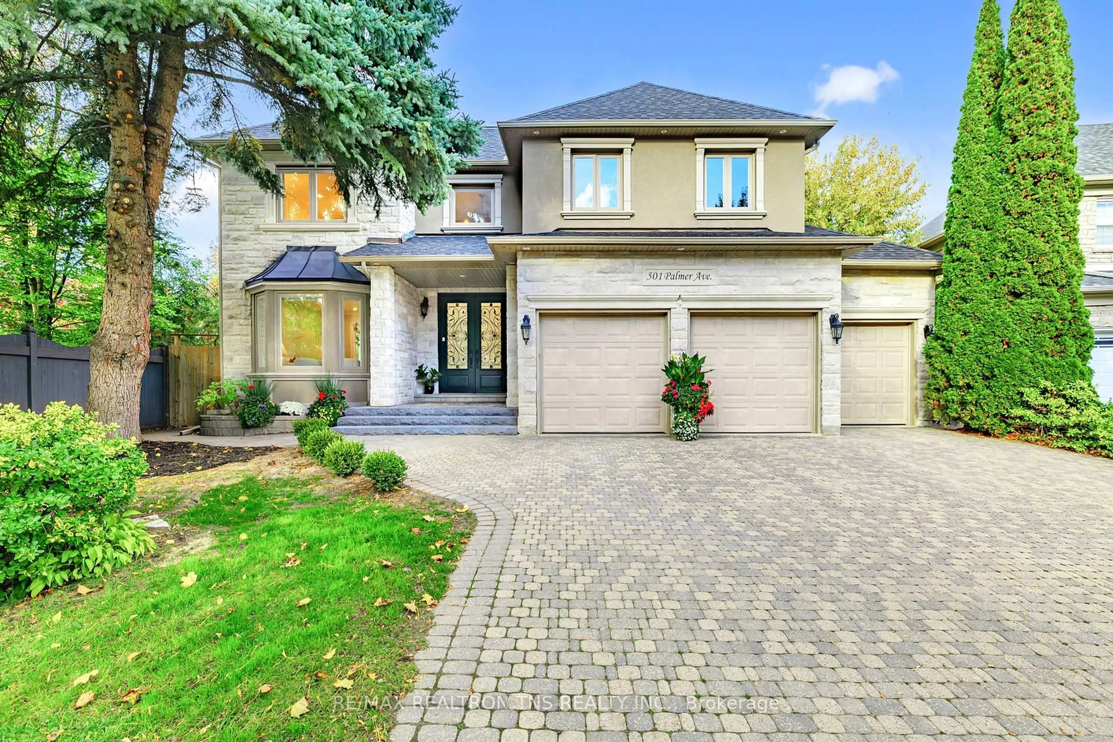 Home with brick exterior material, street for 501 Palmer Ave, Richmond Hill Ontario L4B 3B9