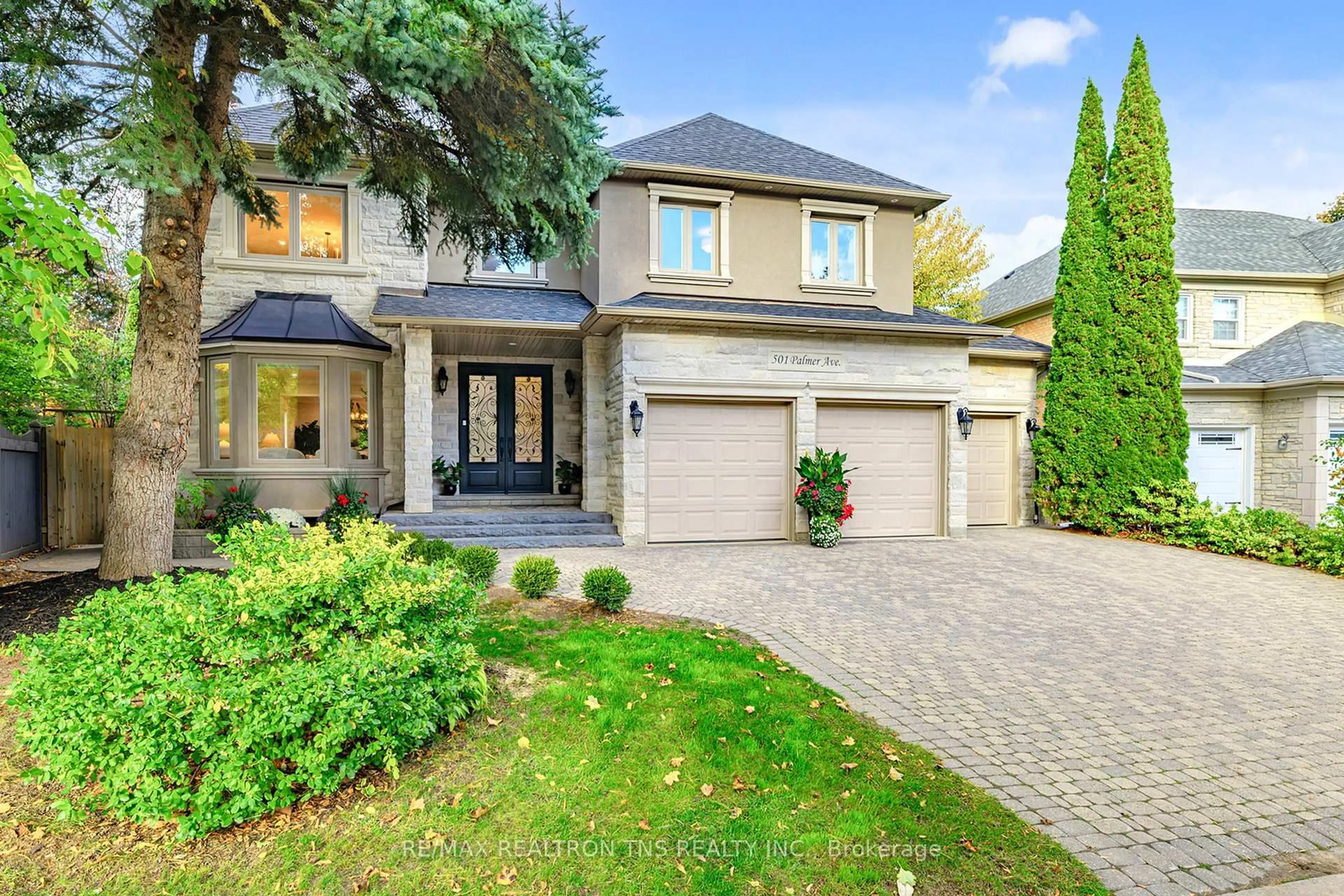 Home with brick exterior material, street for 501 Palmer Ave, Richmond Hill Ontario L4B 3B9