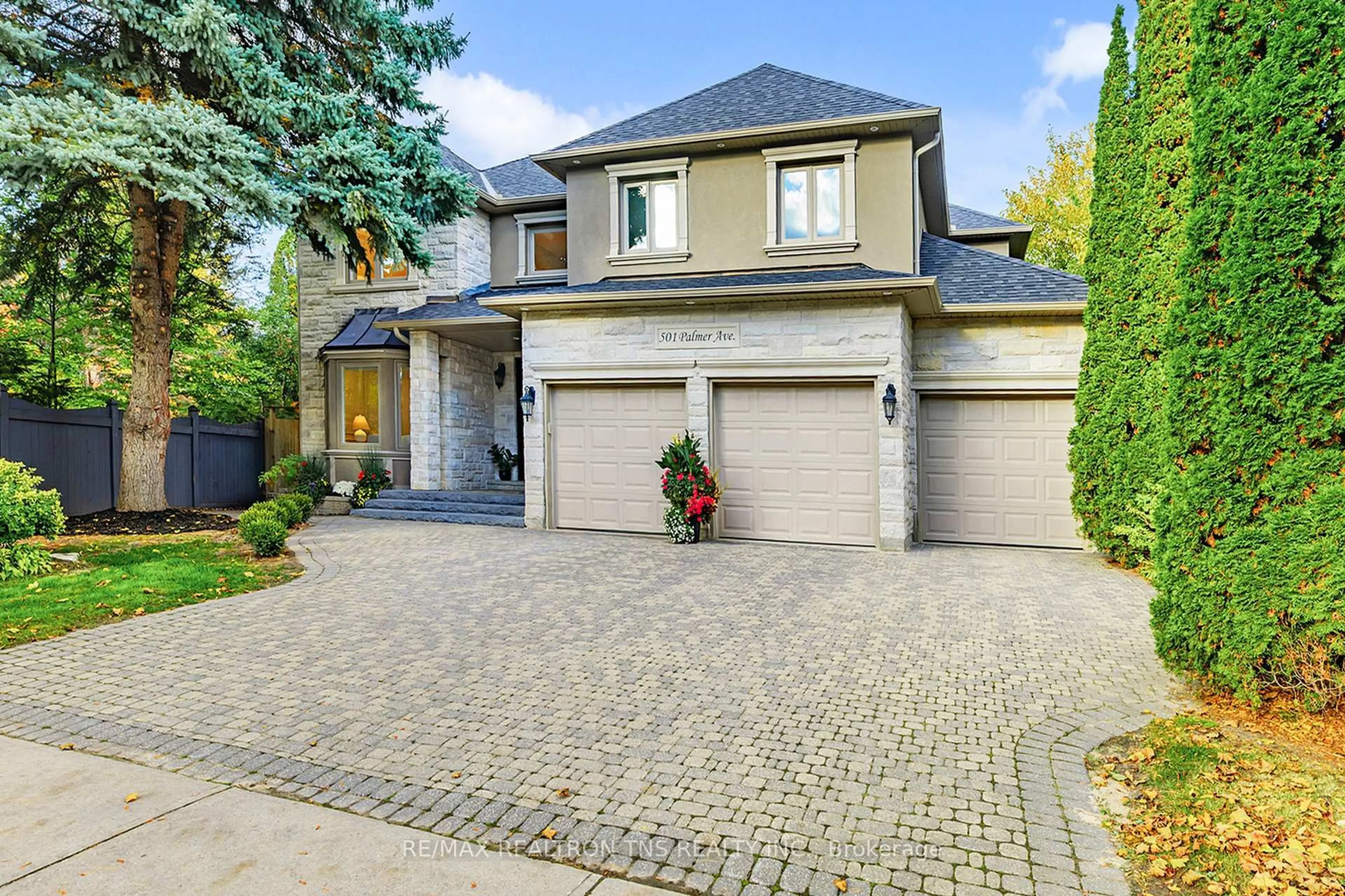 Home with brick exterior material, street for 501 Palmer Ave, Richmond Hill Ontario L4B 3B9