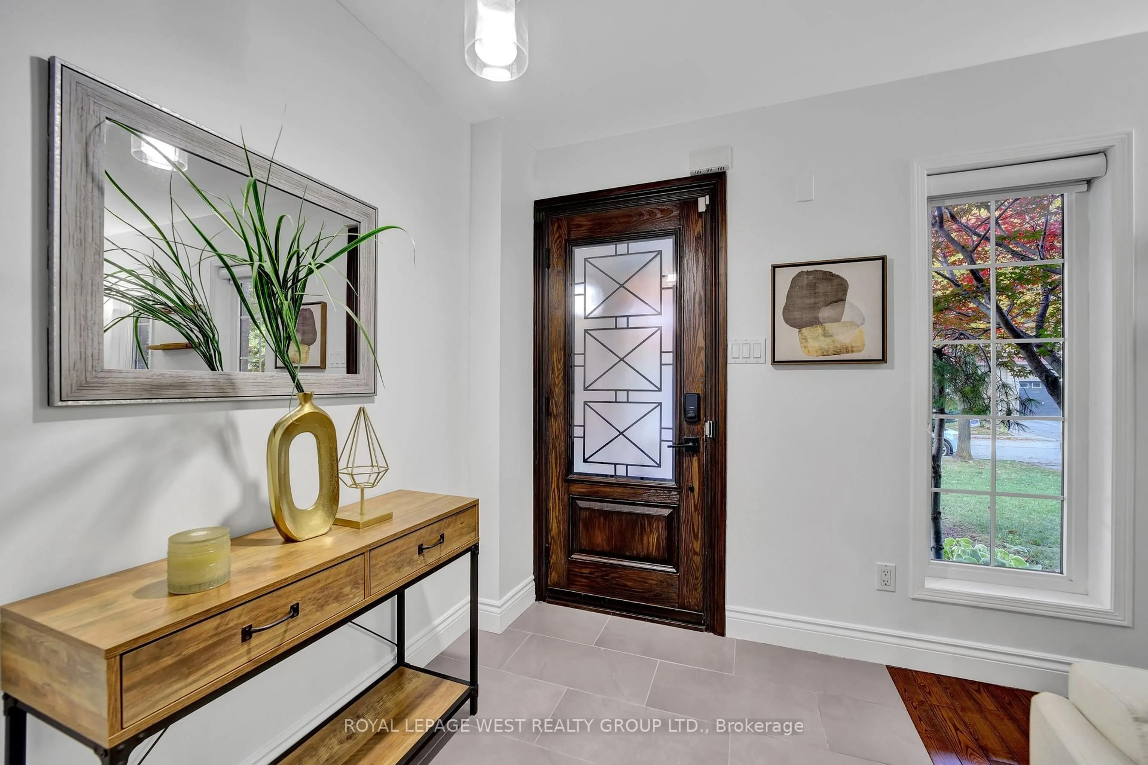 Indoor entryway for 272 Wildberry Cres, Vaughan Ontario L4H 2H7