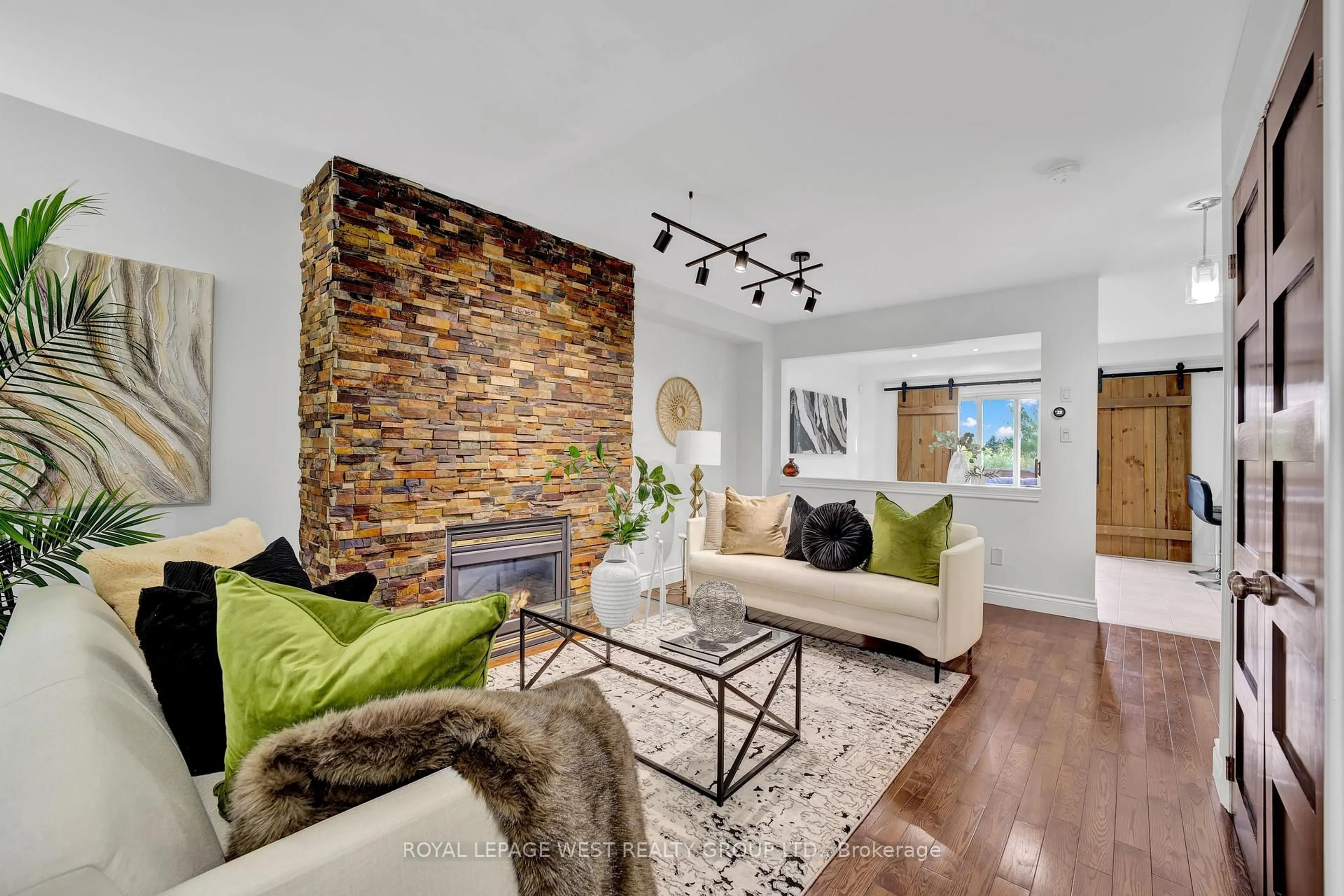 Living room with furniture, unknown for 272 Wildberry Cres, Vaughan Ontario L4H 2H7