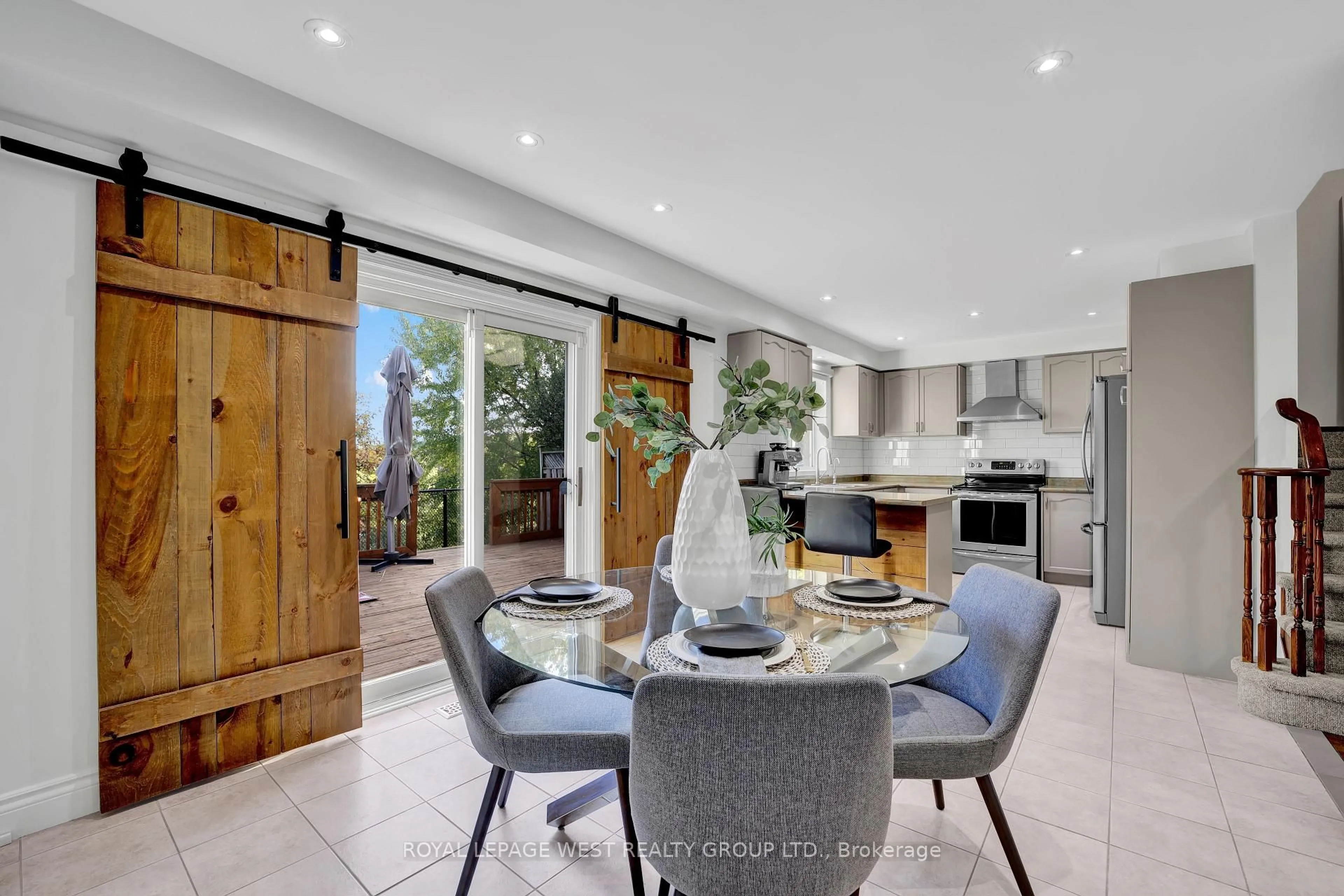 Unknown for 272 Wildberry Cres, Vaughan Ontario L4H 2H7